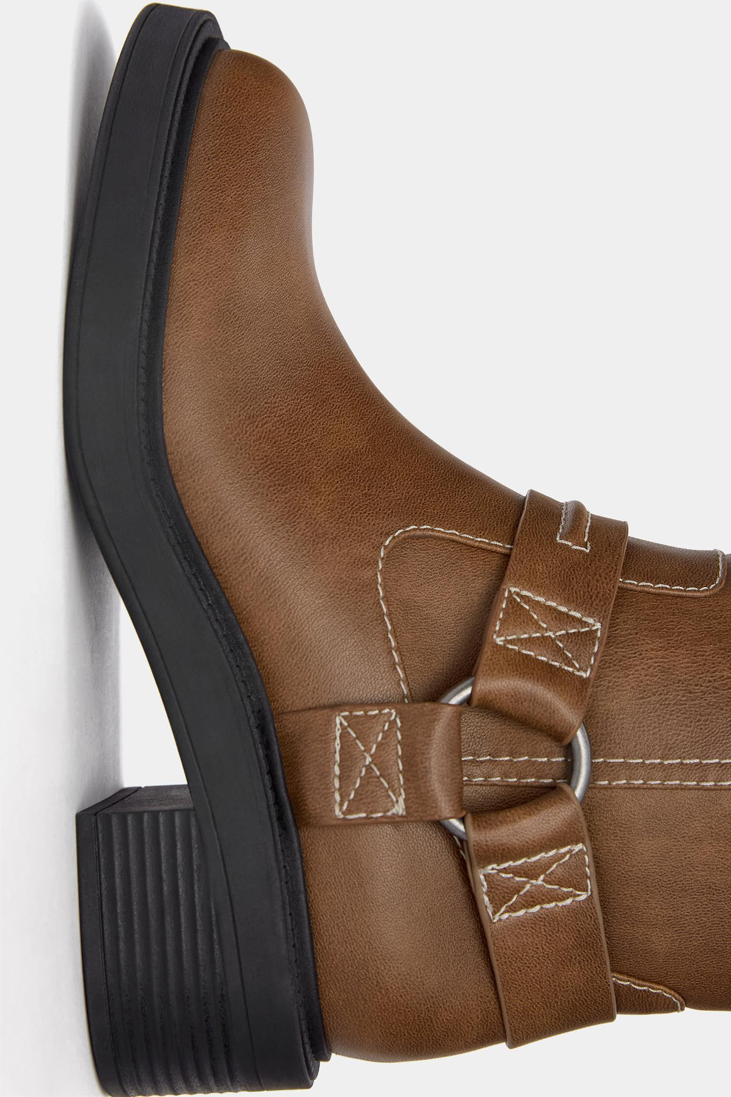 Knee-high boots with buckle | PULL and BEAR UK