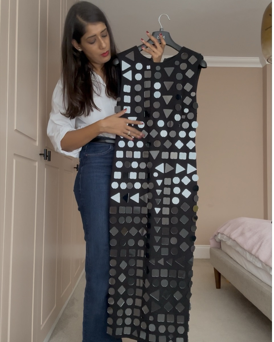 We are well into November, Mariah is being played everywhere so it’s definitely time to be thinking of what to wear for festive/party season! @marksandspencerstyle Autograph is the most overlooked brand in store. It’s full of beautiful designs, cuts and fabrics. Their pieces are timeless! Here’s 3 pieces I picked up recently that are perfect for party season (this one and years to come!). I’m looking forward to filming some try on reels soon. 

Links on my @ltk.europe 

@marksandspencerstyle 
@marksandspencer 

#partywear #mymarks #marksandspencer #eveningdress #over40style #over40fashion #over30style #over30fashion