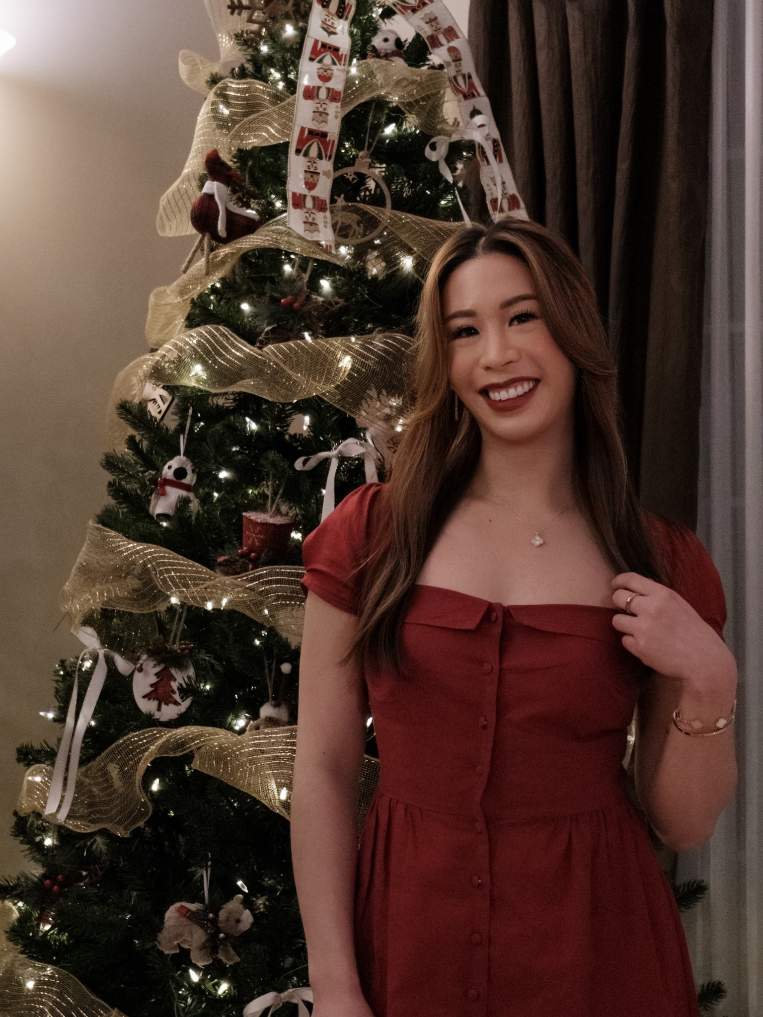 Red midi buttoned dress
Feminine chic outfit
Festive christmas look

#LTKootd #LTKHoliday