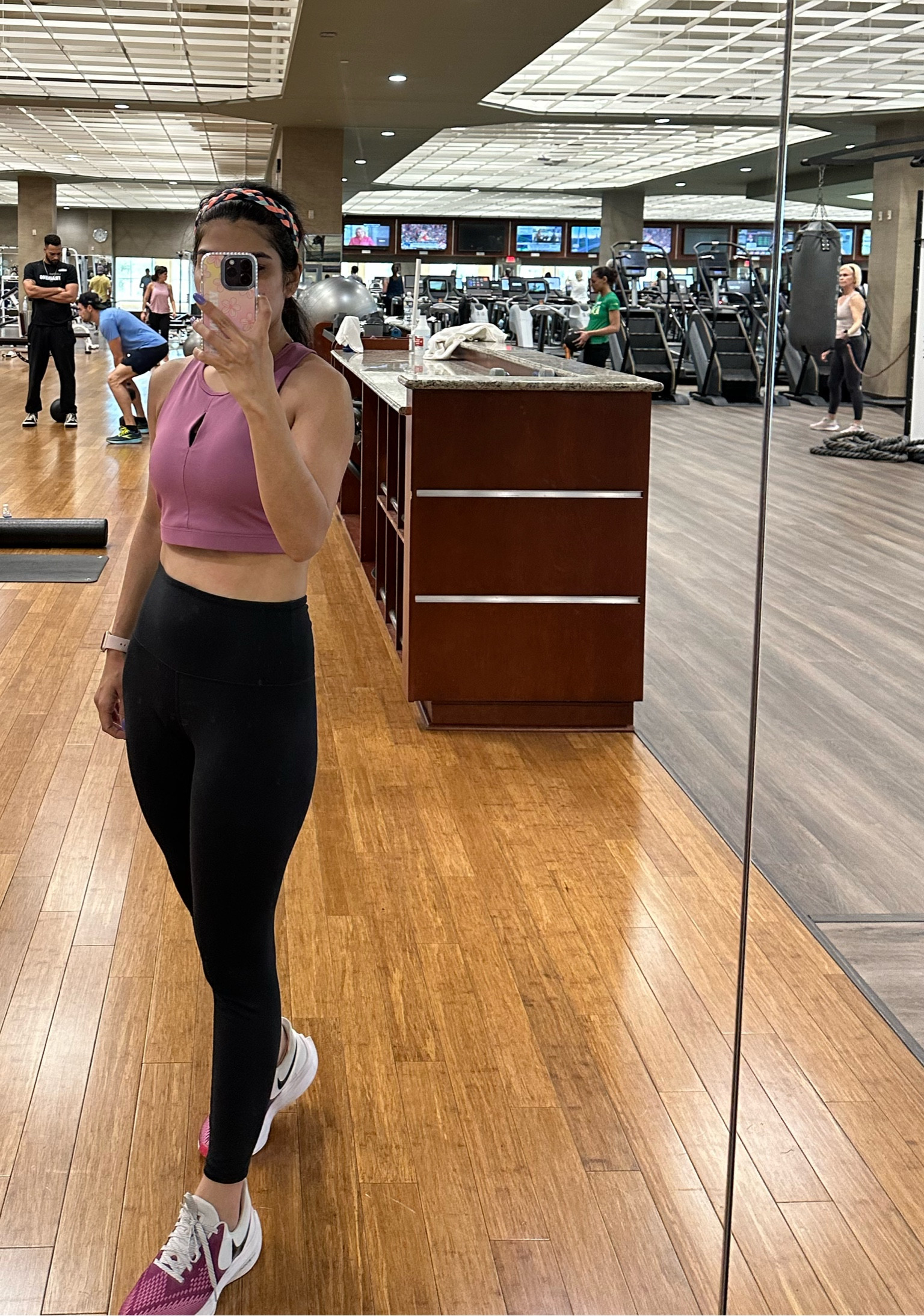 Black leggings. #activewear #gymwear #workoutoutfit #leggings #ltkfind

#LTKunder100