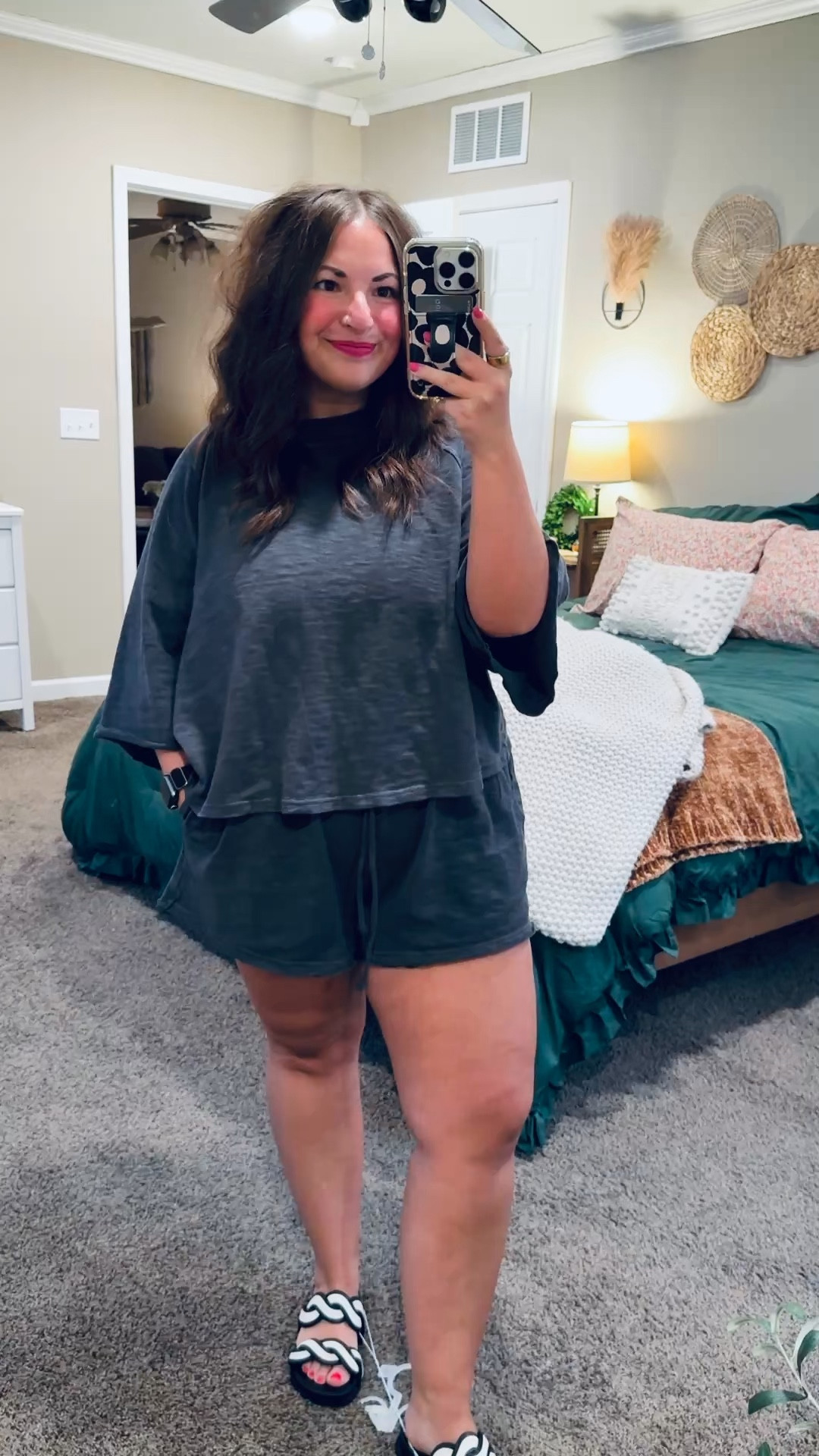 Aerie knows how to do comfy right!

sandals: fit true to size // wearing a 5
shorts: fit a tad oversized // wearing a large
tee: fits oversized // wearing a large 

 

#LTKootd #LTKMidsize