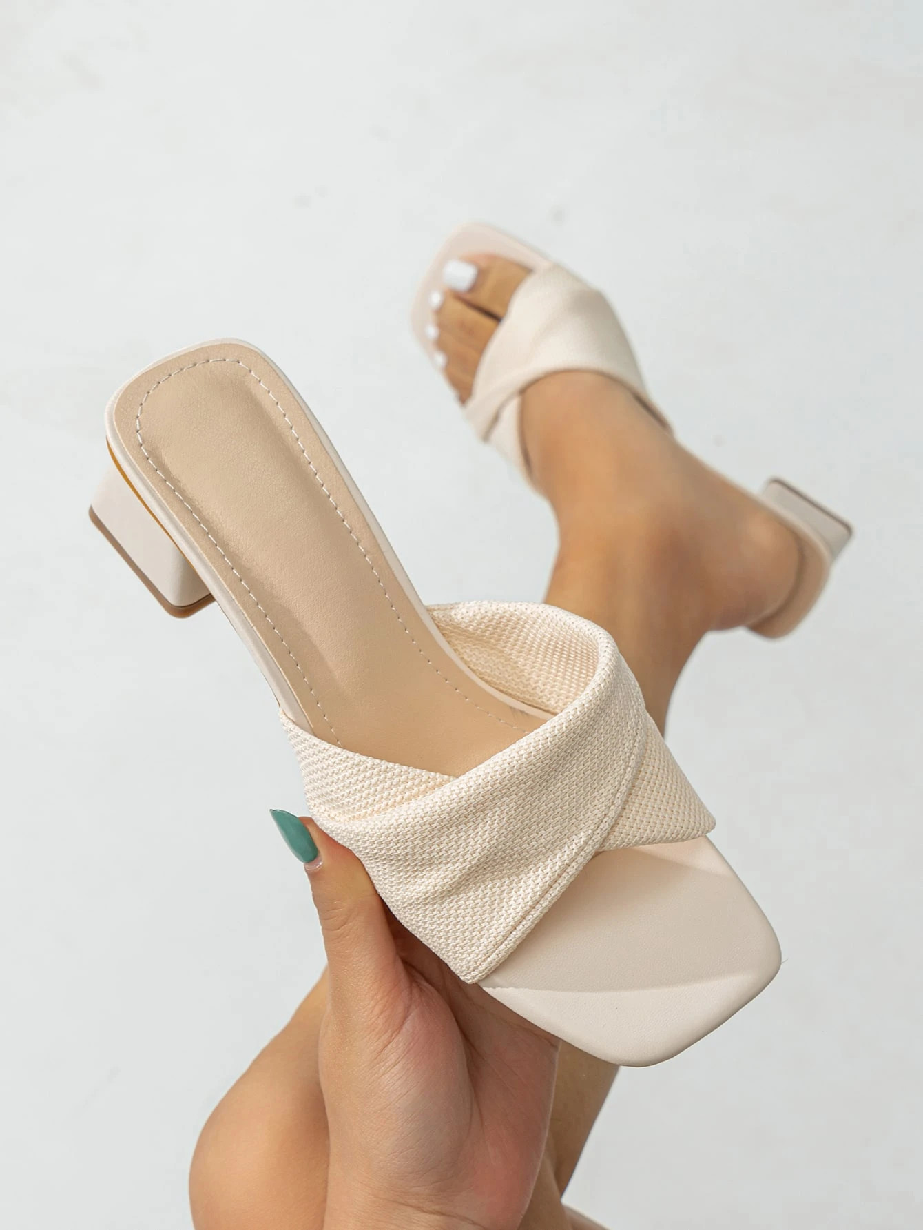 Women Twist Detail Chunky Heeled Mule Sandals, Elegant Summer Heeled Sandals | SHEIN