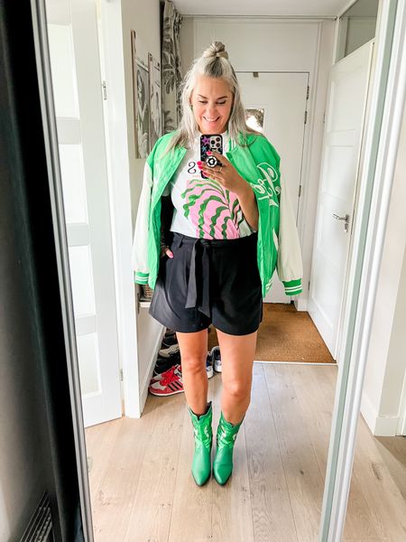 Outfits of the week. Black paperbag waist Bermuda shorts (Shoeby, xl) paired with pink and geeen printed t-shirt, green western boots (Sacha) and a green satin bomber or varsity jacket (Primark men’s).



#LTKeurope #LTKSeasonal #LTKstyletip