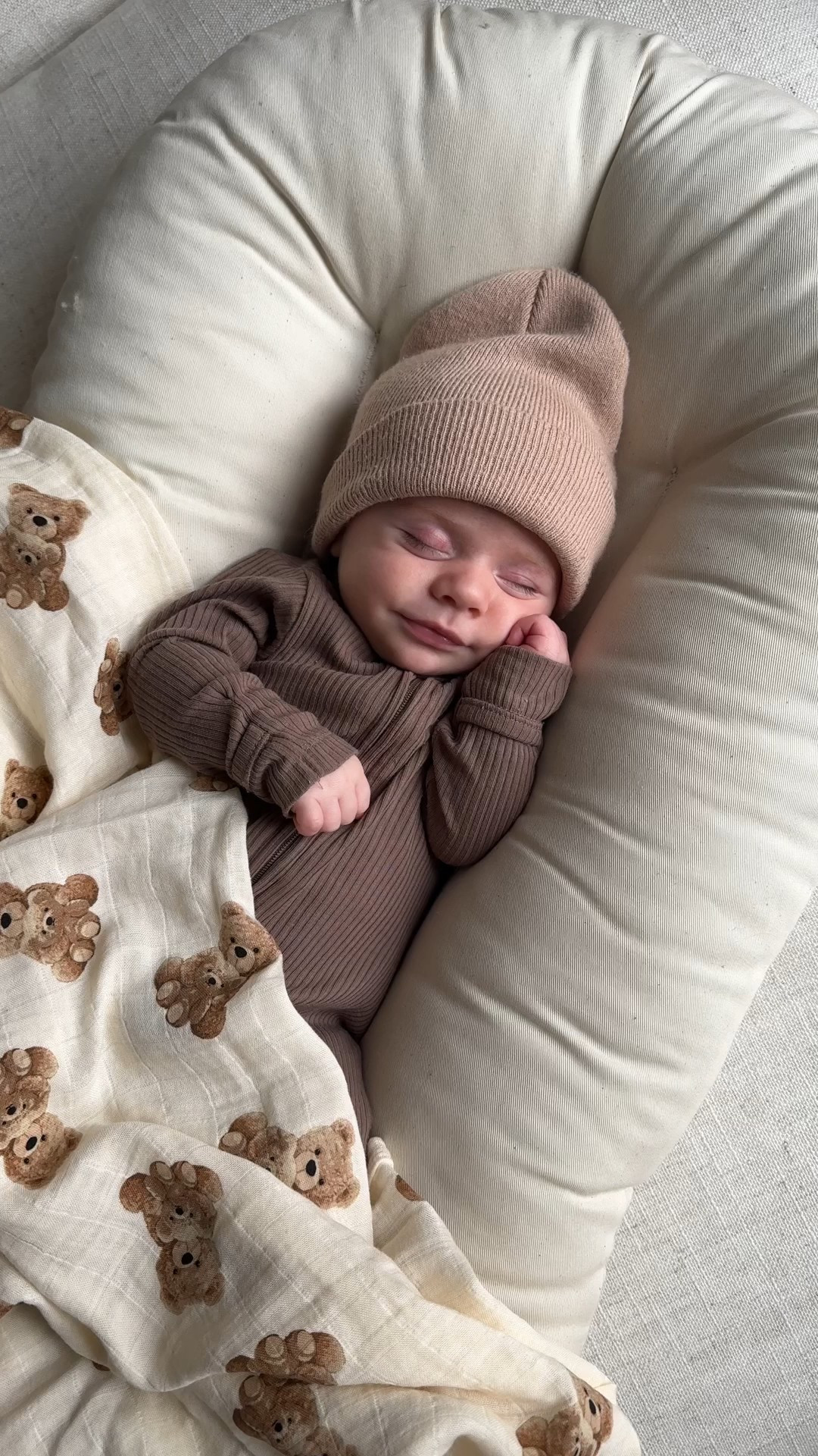 cozy little babe 🧸🤎