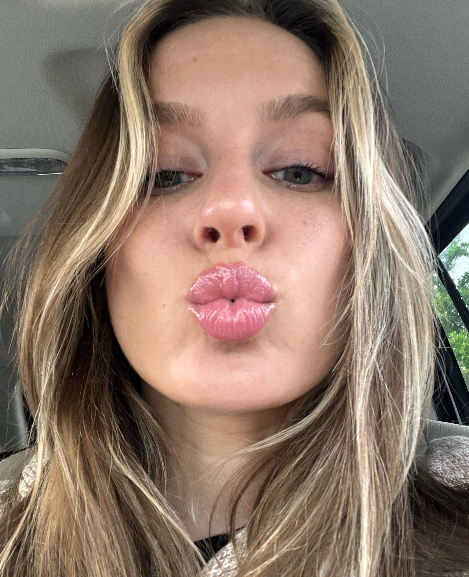 this lipgloss really do be poppin’! ❤️‍🔥🔥😘

#LTKbeauty #LTKfindsunder50 #LTKxSephora