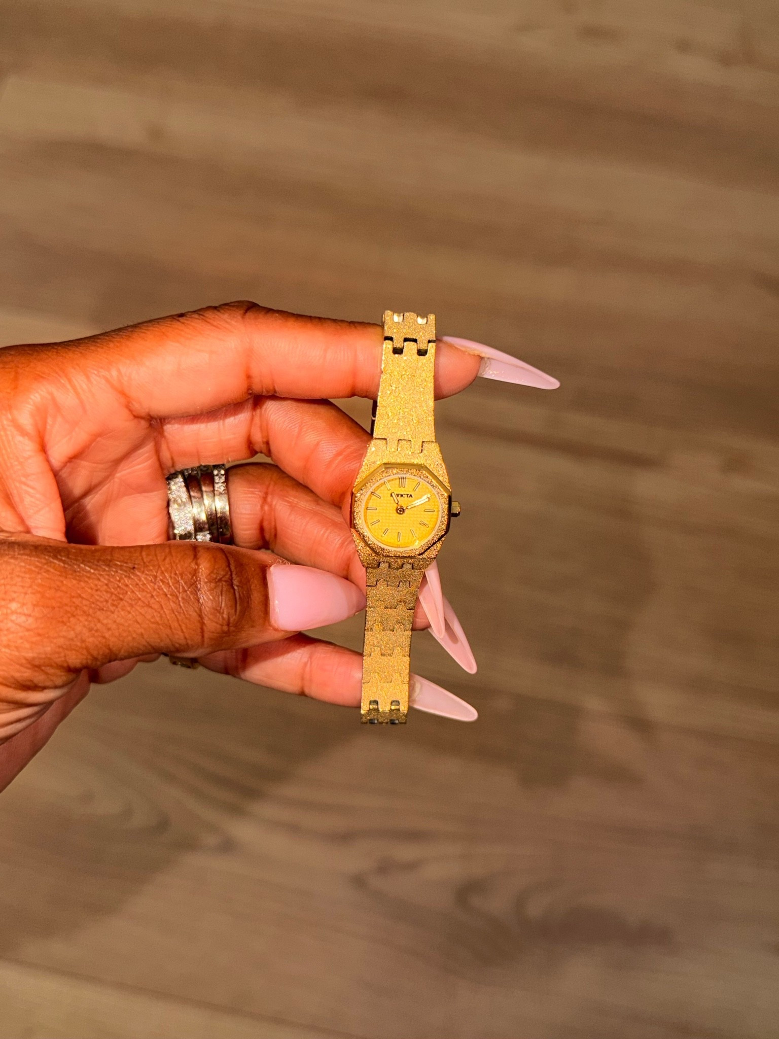 Hi Babes! ⌚✨

The little details are what make an outfit look expensive, and this watch has been one of my favorite accessories lately. It gives luxury vibes without the luxury price tag.

✨ Why I love it:
• Timeless gold finish
• Elevates even the simplest outfits
• Perfect stack piece with bracelets
• Lightweight and comfortable
• Looks far more expensive than it is

Perfect for:
• Everyday wear
• Work outfits
• Date nights
• Special events
• Vacation looks
• Gift ideas

A great watch is one of those accessories you’ll wear for years and never regret adding to your collection.

Everything is linked below!

xx Kira | IG: KirasFashionFinds

34D - 27 - 40 • Size Small or 4

#LTKootd #LTKvlog