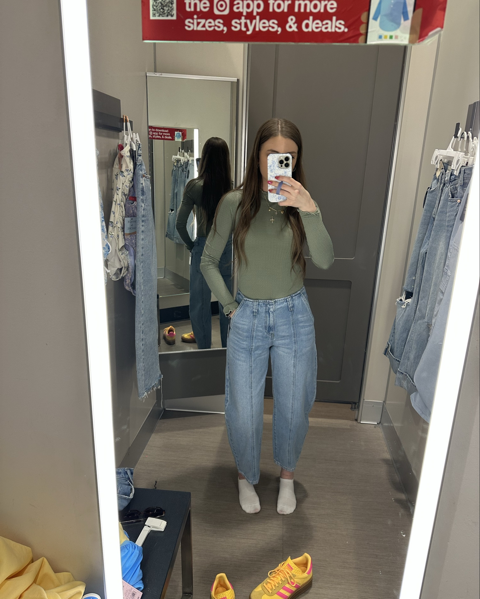 Barrel jeans!

I’m 5’9, 130 pounds and wearing a size 4. Kinda cropped on me but I love the style!

#LTKFindsUnder50 #LTKStyleTip #LTKSaleAlert