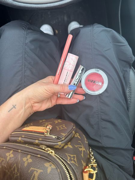 LTK BEAUTY SALE! 

Lipstick 
Lip balm 
Blush 
Beauty favorites 

#LTKBeauty #LTKStyleTip #LTKSaleAlert