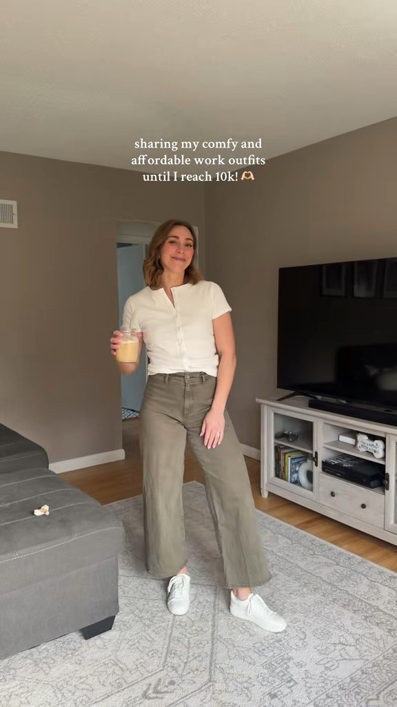 Work outfit of the day! Sized up 1 size in the pants! 



#LTKSaleAlert #LTKWorkwear #LTKFindsUnder50