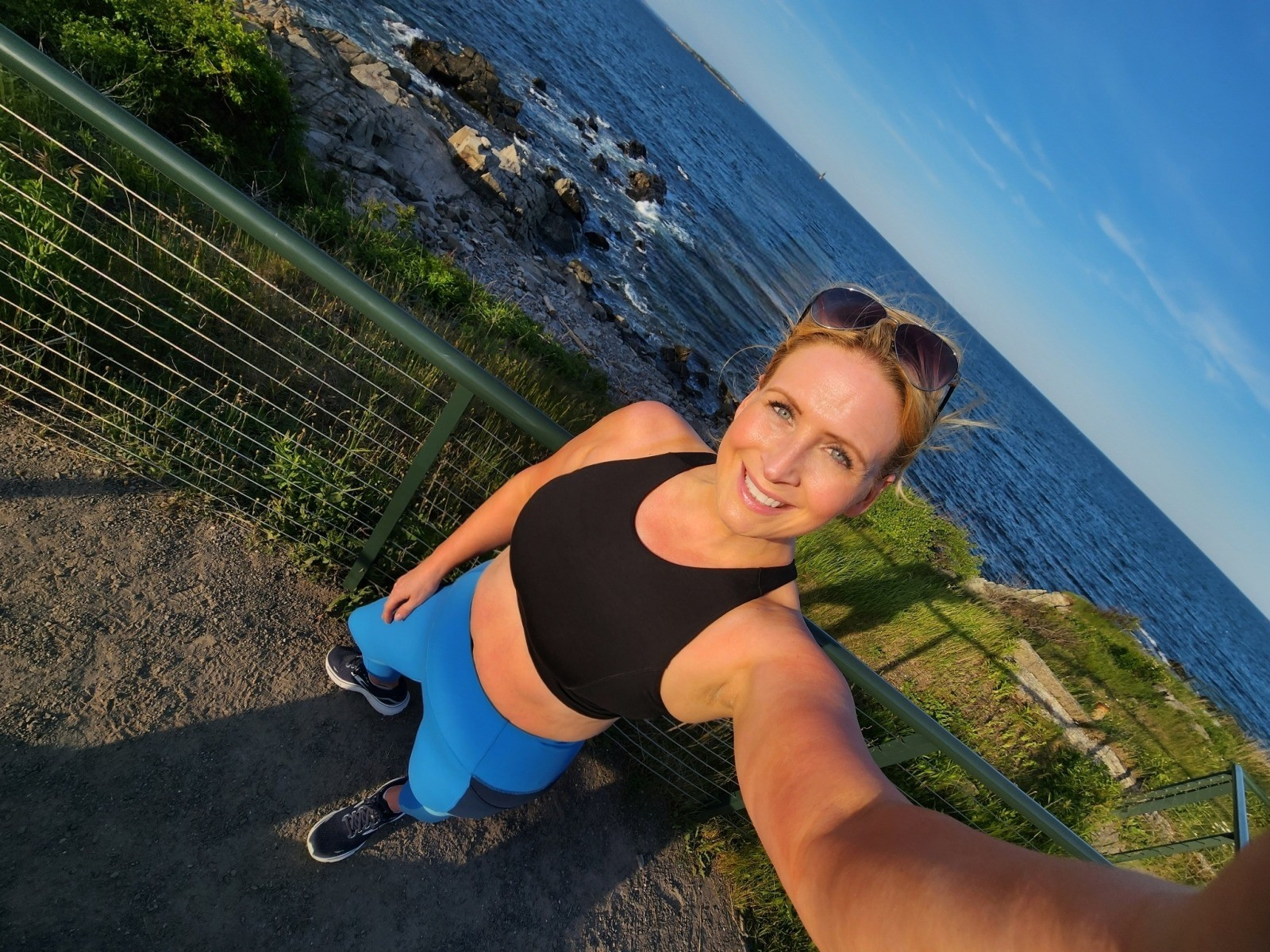 I always try to run on a business trip and I took a chance and ordered a new bra from greatness wins. And that it won! Phone storage in the back. Supportive tank style A+

#LTKOver40 #LTKTravel #LTKFitness