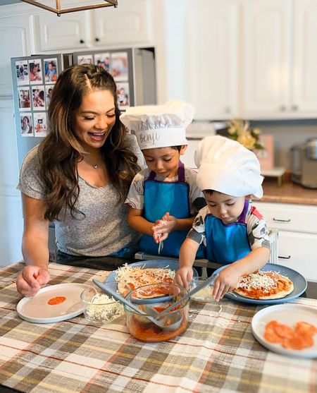 #ad Need a fun dinner idea? Try having a DIY Pizza night. Even toddlers can join in on the fun and they can pick their own toppings. We got all of the ingredients for our DIY pizza night delivered to our same day home @Walmart Express Delivery.  #Walmartpartner #WalmartGrocery #WelcomeToYourWalmart