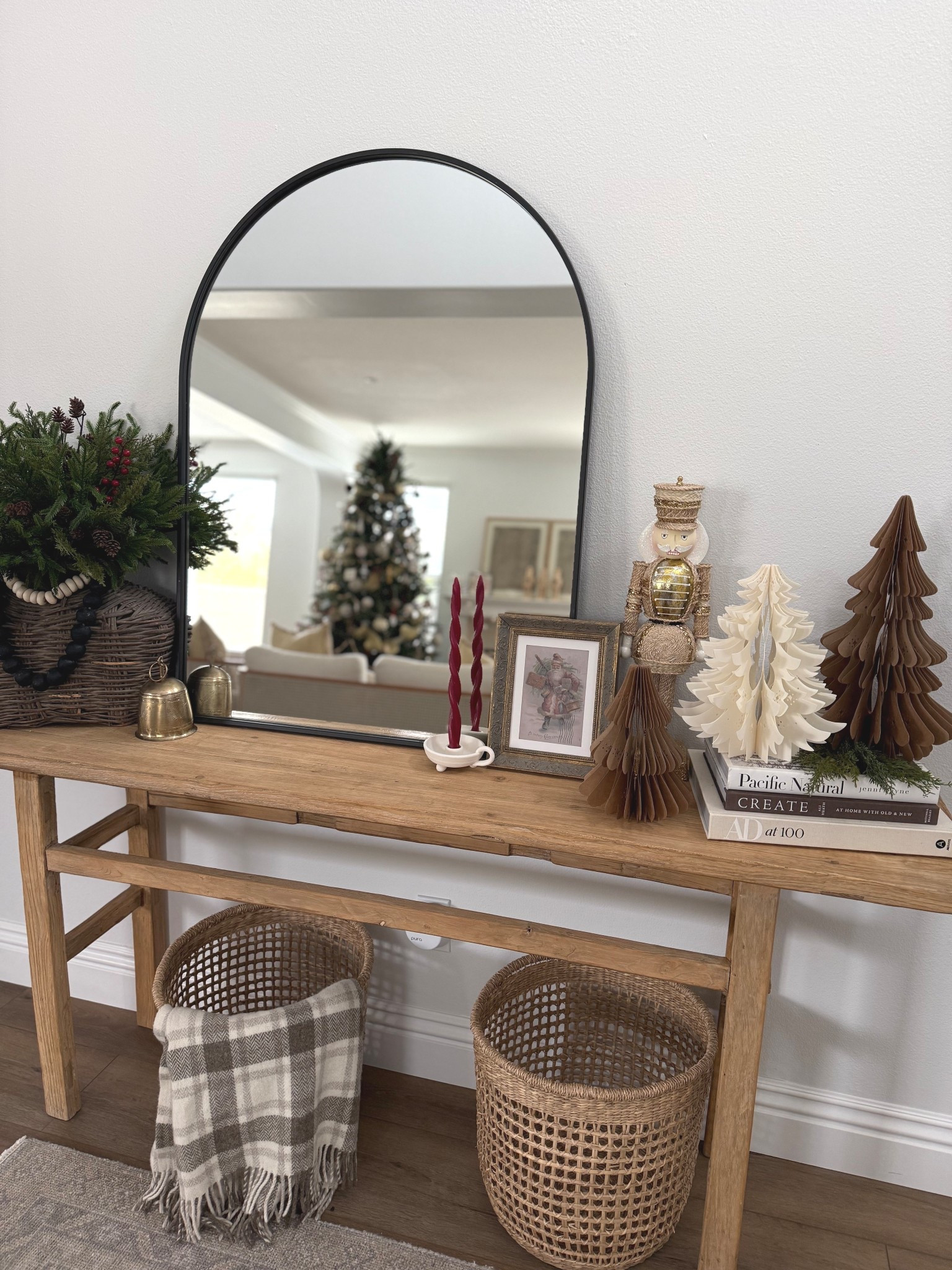 Christmas entry table ❤️

#LTKHoliday #LTKSeasonal #LTKHome