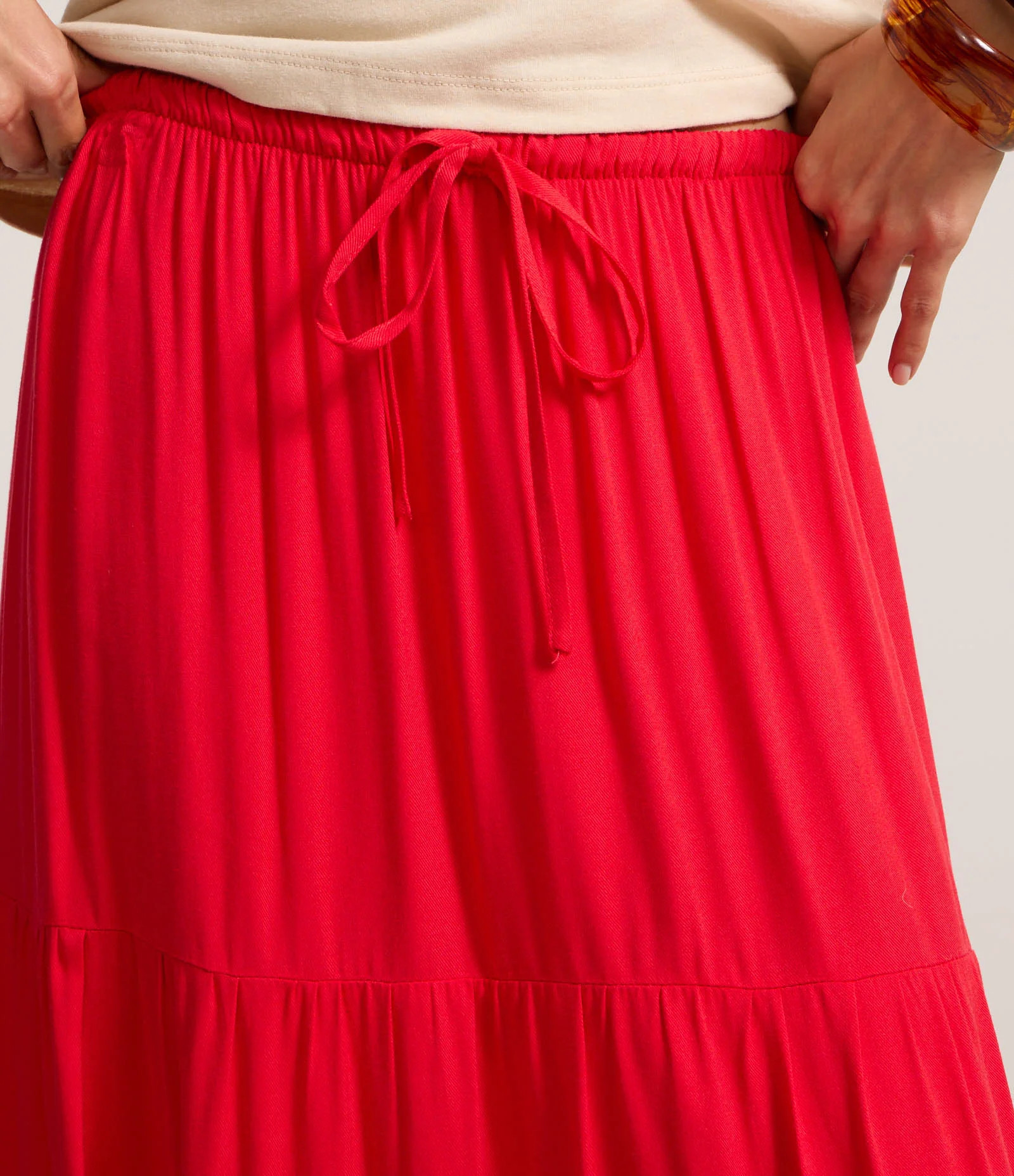 Saia Evasê Longa em Viscose com Recortes e Amarração Vermelho - Lojas Renner | Renner (BR)