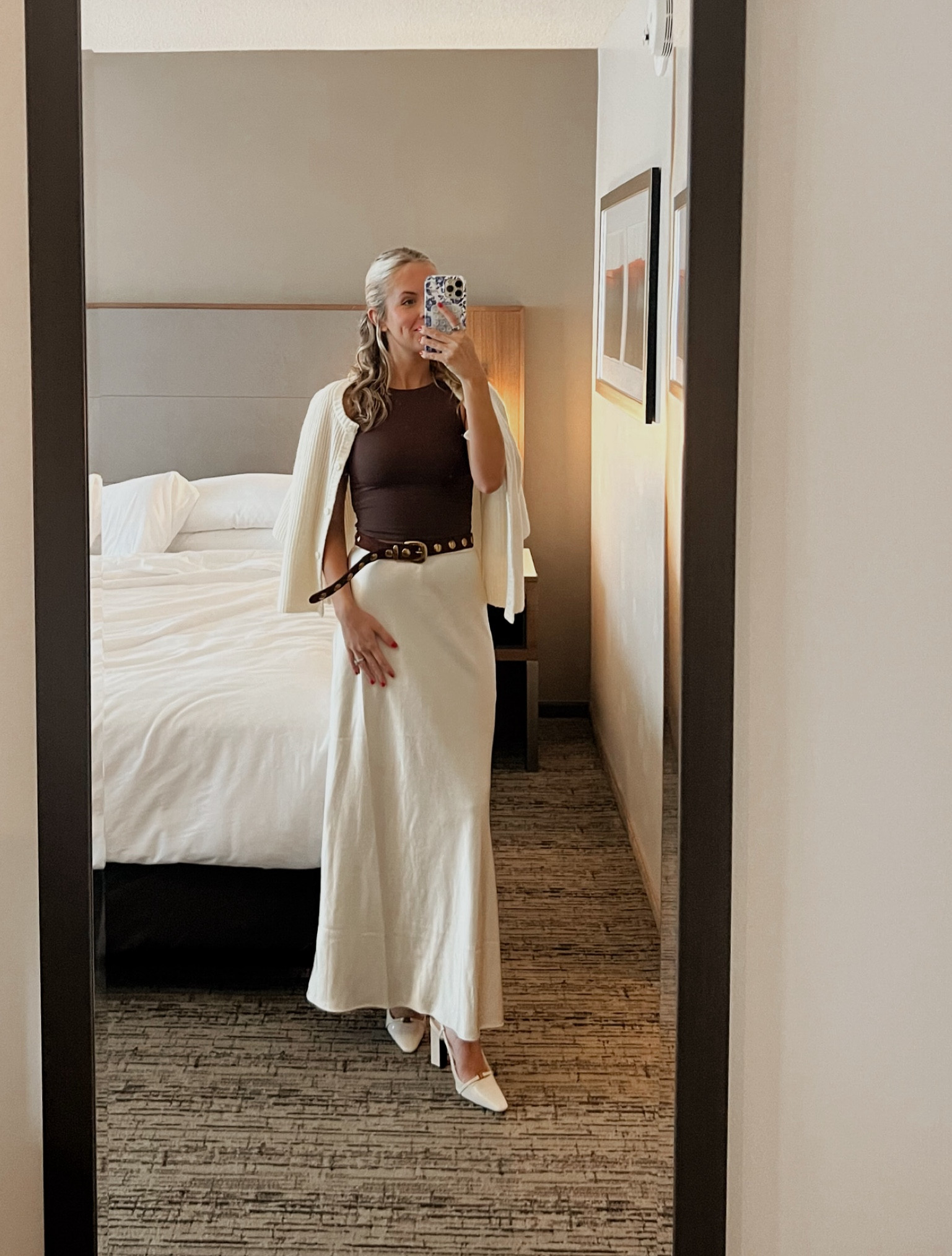 Business Casual ootd!
Sizing: XXS in the skirt, XS in top, M in cardigan, XS/S in belt 

#LTKWorkwear #LTKStyleTip #LTKFindsUnder100