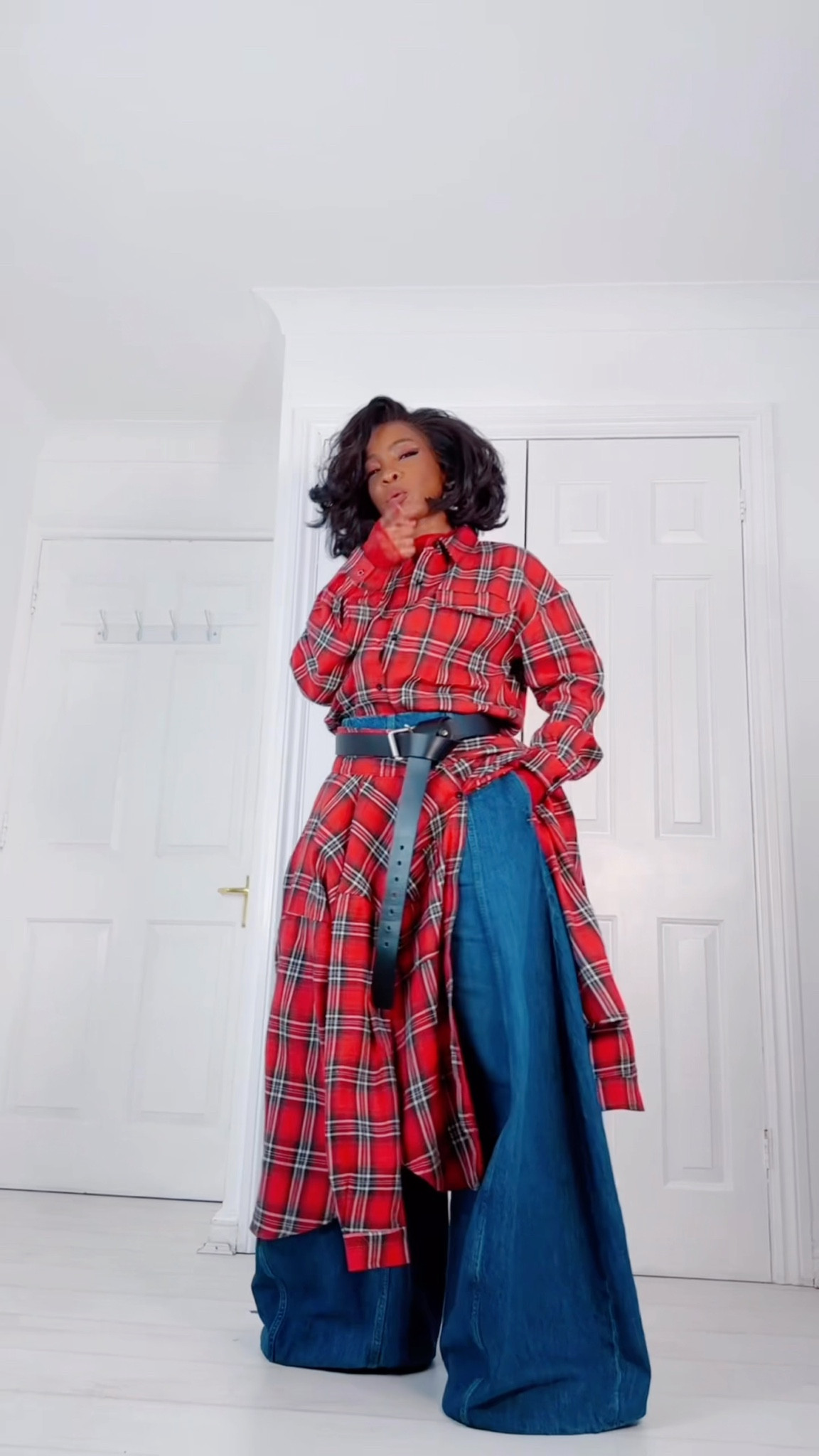 Different ways to wear these Zara Balloon Jeans. 9863/250/400
#stylingideas
#zarajeans