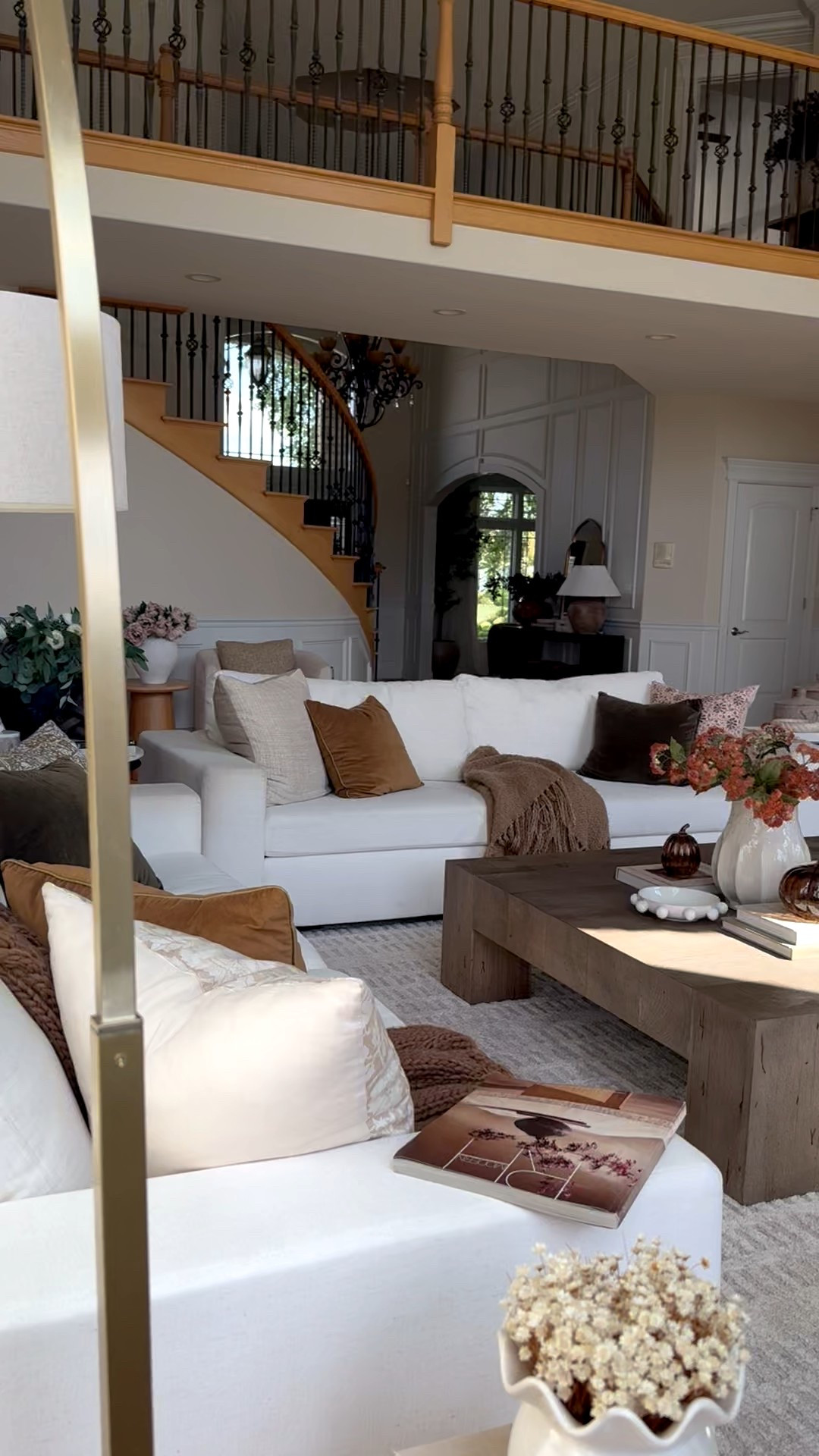 Fall views in our Great room 🍁

#LTKHome #LTKSeasonal #LTKSaleAlert