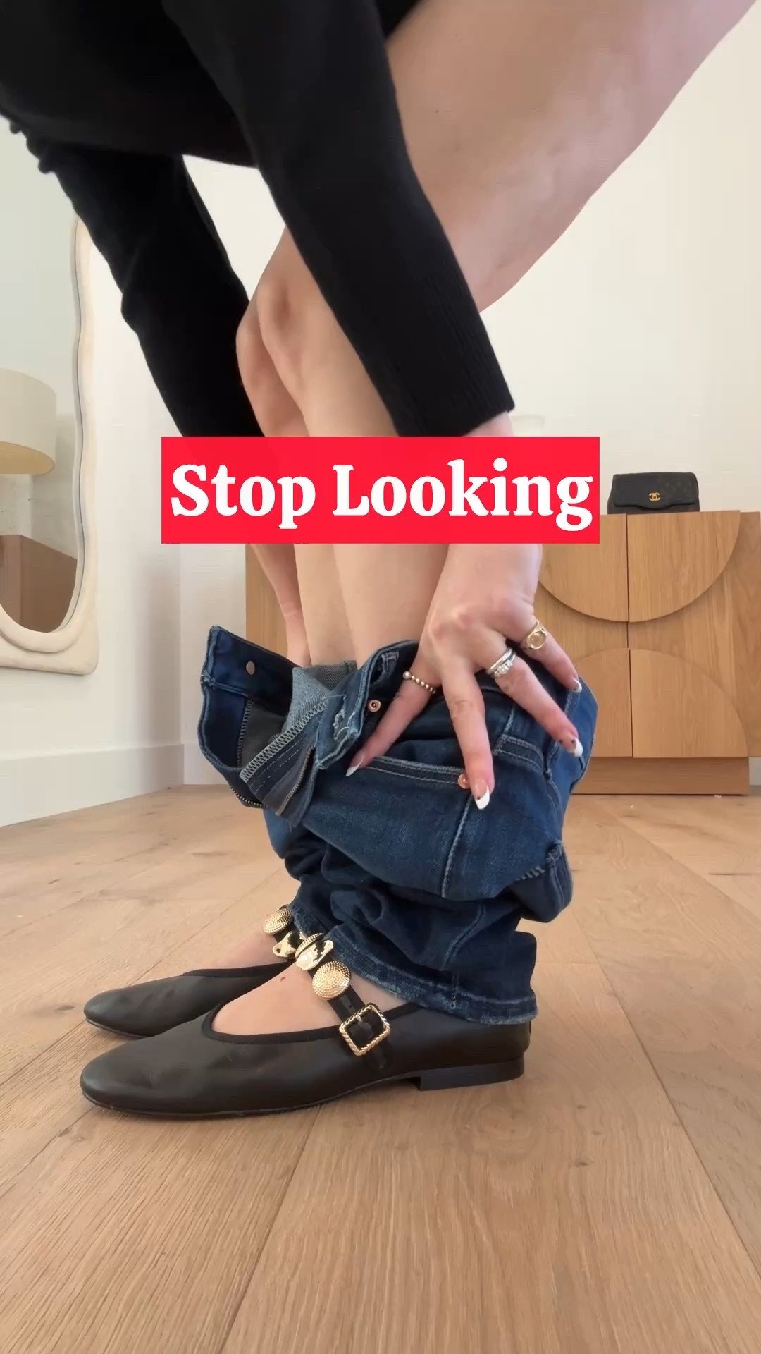 The best jeans for flats PART 4

The best jeans for flats are ankle length with a narrow opening of less than 16“

I’m 5’4” and wearing a size 25 regular 28" inseam; 14" leg opening; 10 1/2" front rise. Also available in other colors and petite sizes.