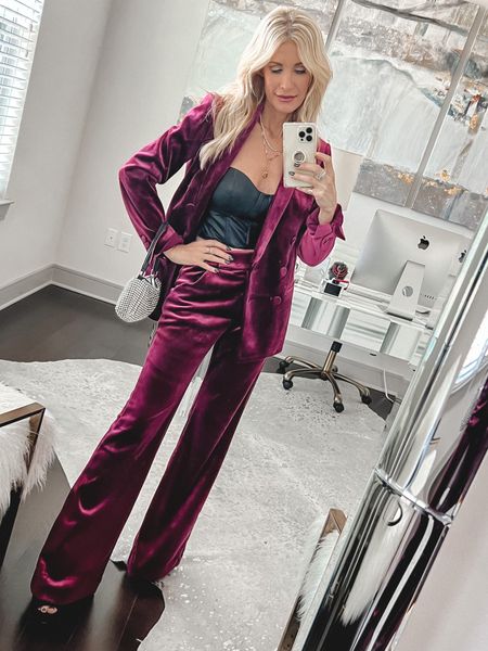 VELVET and leather always make for a head-turning HOLIDAY COMBO especially when they’re 50% off! Yes, you heard me right, this stunning hot pink velvet suit is 50% off! It comes in 3 gorgeous colors and I love wearing the blazer with jeans too! It runs tts, I’m wearing a size XS in the blazer and a size 0 regular in the pants. 

