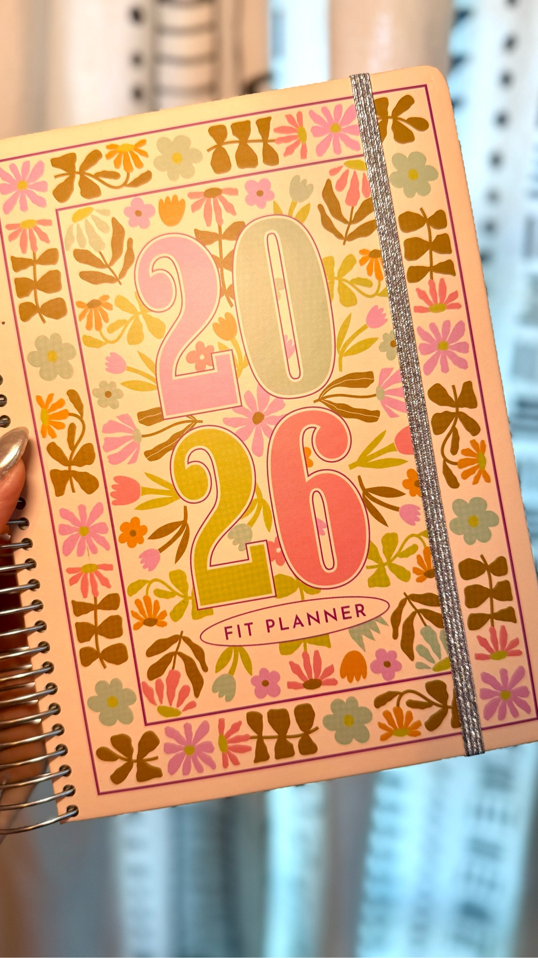 Amiga, tu Wellness Journey no se improvisa ✨
La constancia nace de la planificación, no solo de la motivación.
El 2026 Fit Planner de PopFlex fue clave para organizar mis entrenamientos, mi rutina y mis hábitos cuando lo usé en el 2025, y por eso hoy te lo recomiendo con total honestidad.
Si este enero quieres estructura, enfoque y una agenda todo en uno que te acompañe de verdad, lo consigues disponible en mi LTK 🛍️
Seguimos caminando juntas 🚶🏽‍♀️💪🏽

#LTKActive #LTKGiftGuide #LTKfitnessgoals