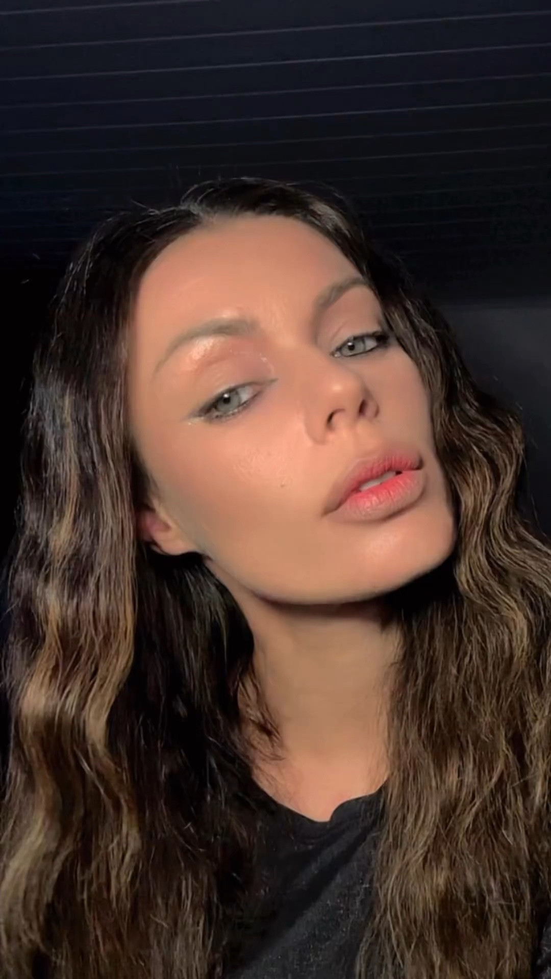 Demure glitter + matte ombrê lips + triwave 

#LTKbeauty