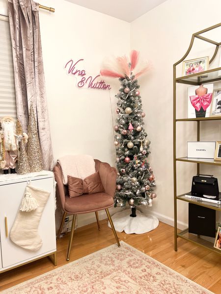 Holiday office decor 🎄💖


Pink Christmas, holiday decor, holiday office decor, girly office, pretty in pink, work from home office , vino and Vuitton, Christmas decor, holiday style 

#LTKhome #LTKHoliday #LTKworkwear