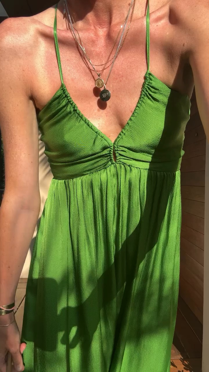 Blending in @rosewoodmandarina 🌴🦎🌿

Vacation beauty note… loved how natural the @rhode lip contour pencil was. Used it every night with a little @tower28beauty gloss.