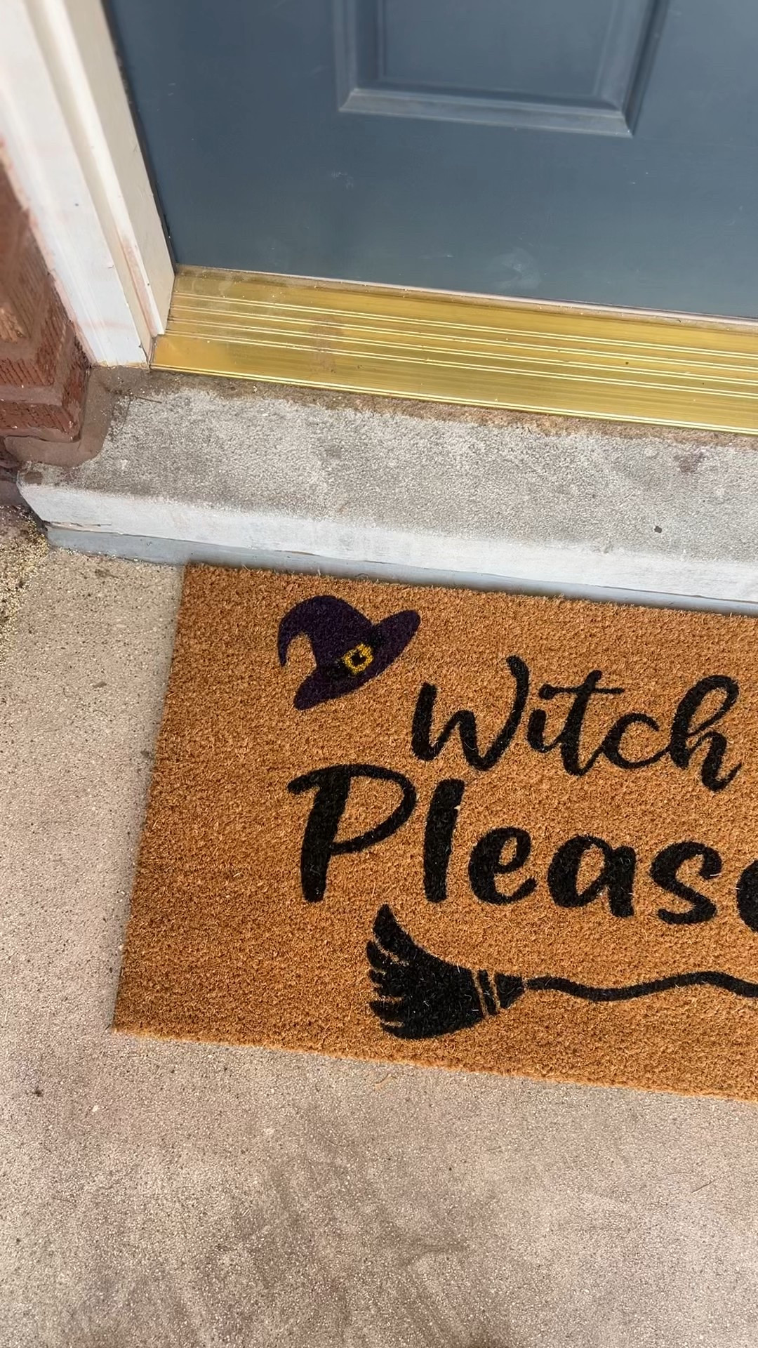How cute is this Halloween doormat from @loweshomeimprovement?! I love the fun pun. Linking some really good options below! #ad #lowespartner

#LTKFallSale #LTKHalloween #LTKHome