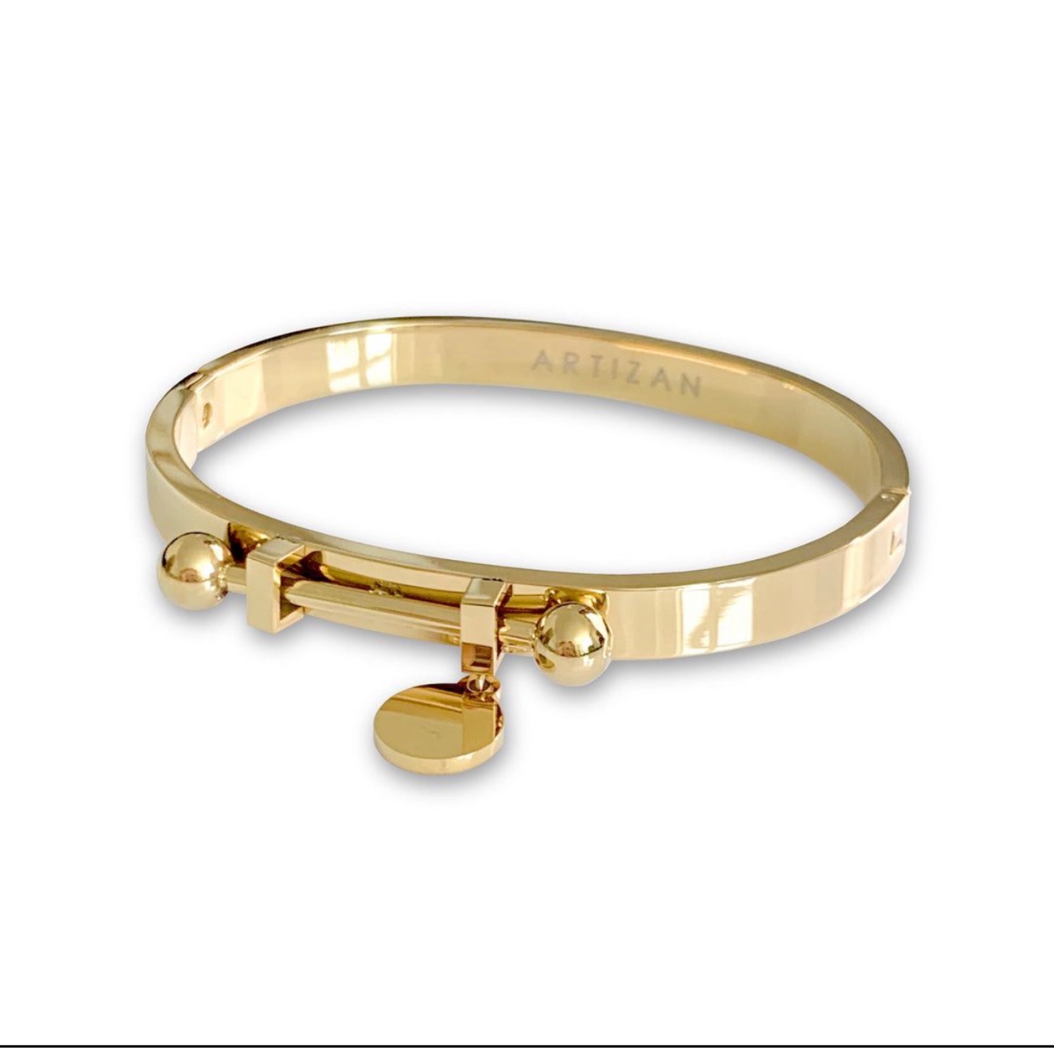 Coin bangle. 
This style comes in 3 different colors. Told, silver and rose gold
#ltkjewelry #jewelry #bangle 

#LTKstyletip