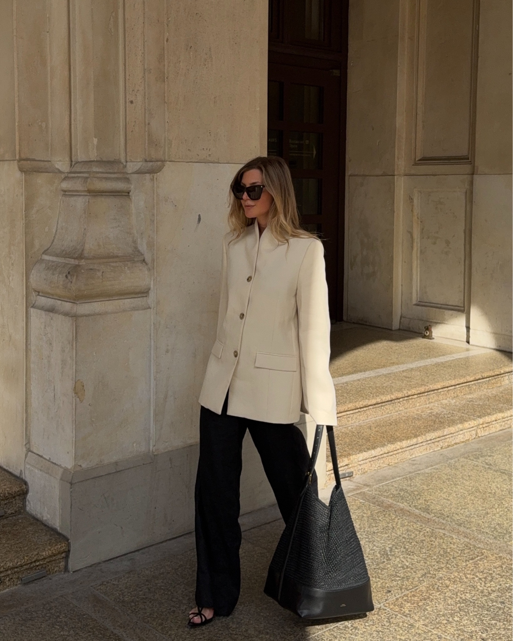 Cream and black 
City spring outfit 
Toteme blazer
Mytheresa 

#LTKstyletip #LTKworkwear #LTKspring