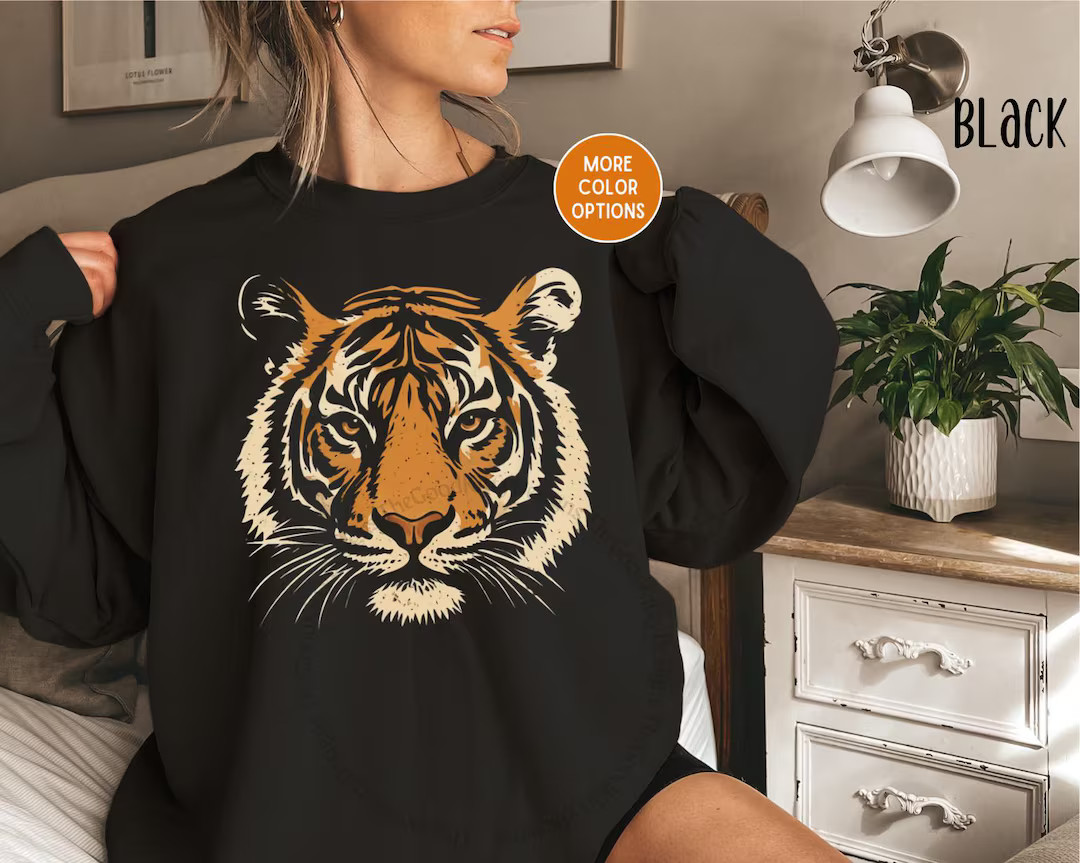 Vintage Tiger Sweatshirt Retro Tiger Sweatshirt 90s Animal Gift for Tiger Lover Wild Cat Sweatshi... | Etsy (US)