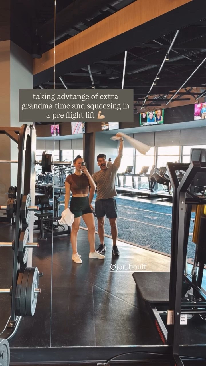 Squeezing in a pre flight lift in this comfy tee and biker shorts! 🏋️🏋️‍♀️

#LTKActive #LTKTravel #LTKootd