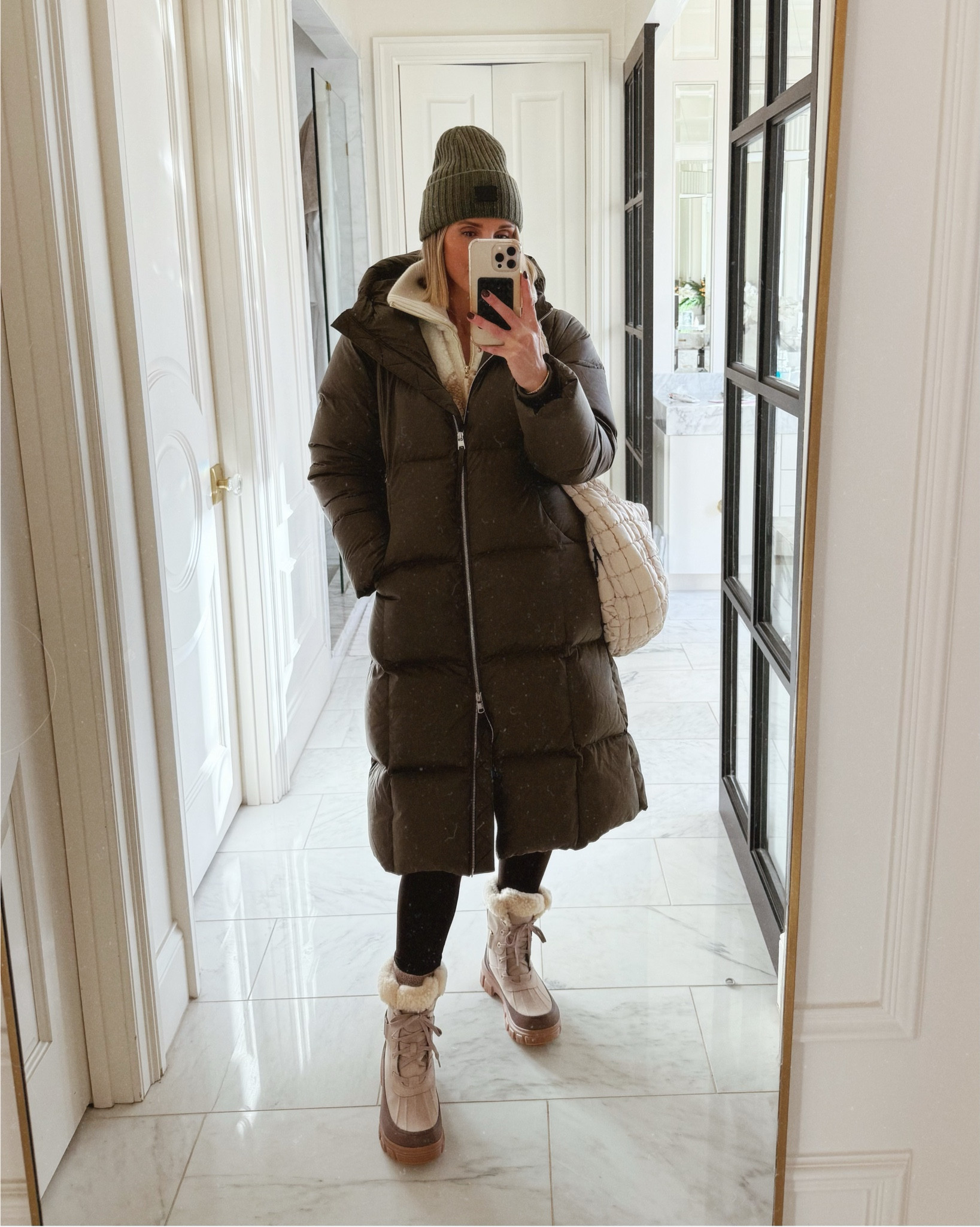 Freezing winter outfit. Love a long puffer 