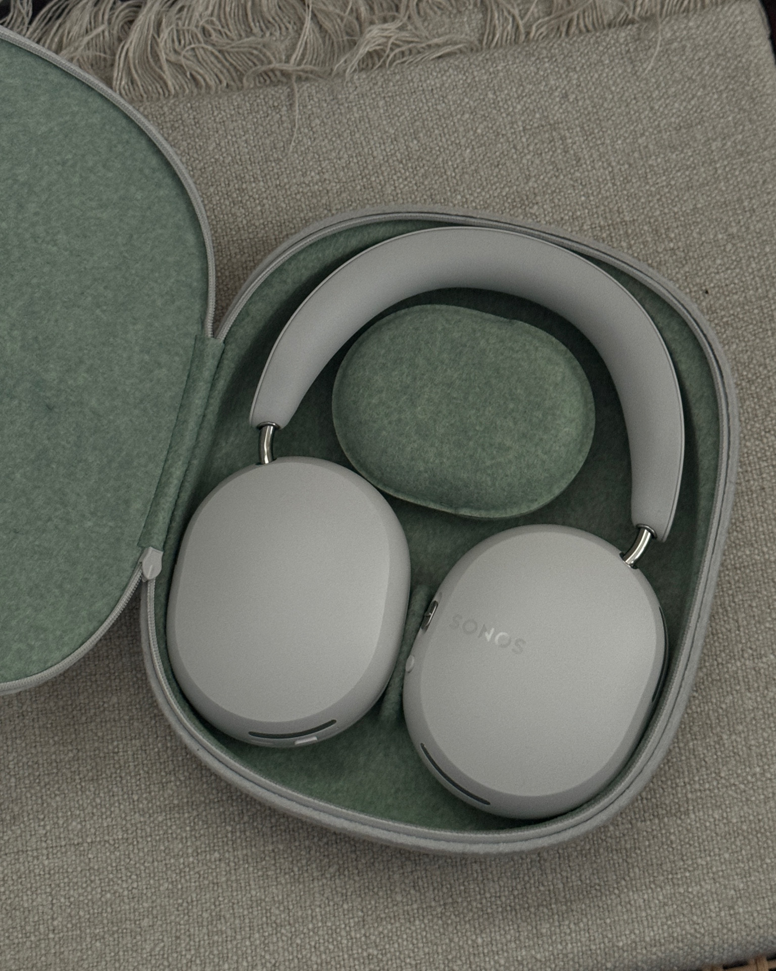 Officially converting to the Sonos Ace because they’re so much more comfortable than my AirPods Max.

#LTKTravel #LTKActive #LTKStyleTip