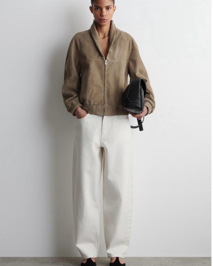 3 coupes de jeans blancs à connaître 

Barrel, straight ou wide leg : lequel te va le mieux ?

Le jean blanc est la pièce clé d’un dressing minimal bien construit.

Dis-moi en commentaire ta coupe préférée


jeans blancs, denim blanc, white jeans outfit, outfit inspo, outfit inspiration, minimal outfit, minimal style, capsule wardrobe, fashion inspo, straight jeans, barrel jeans, wide leg jeans, flare jeans, wardrobe essentials, casual chic, effortless style, Parisienne chic, Parisienne fashion, Zara, over 40

#jeansblancs #denimblanc #outfitinspo #parisiennechic #capsulewardrobe#

#LTKfrance #LTKsummer #LTKeurope