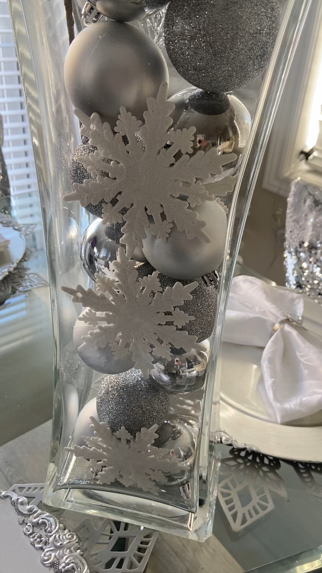 #ChristmasDecor #ChristmasDecorations #WhiteChristmas #WhiteAndSilverChristmasDecor

#LTKholiday #LTKhome #LTKwinter