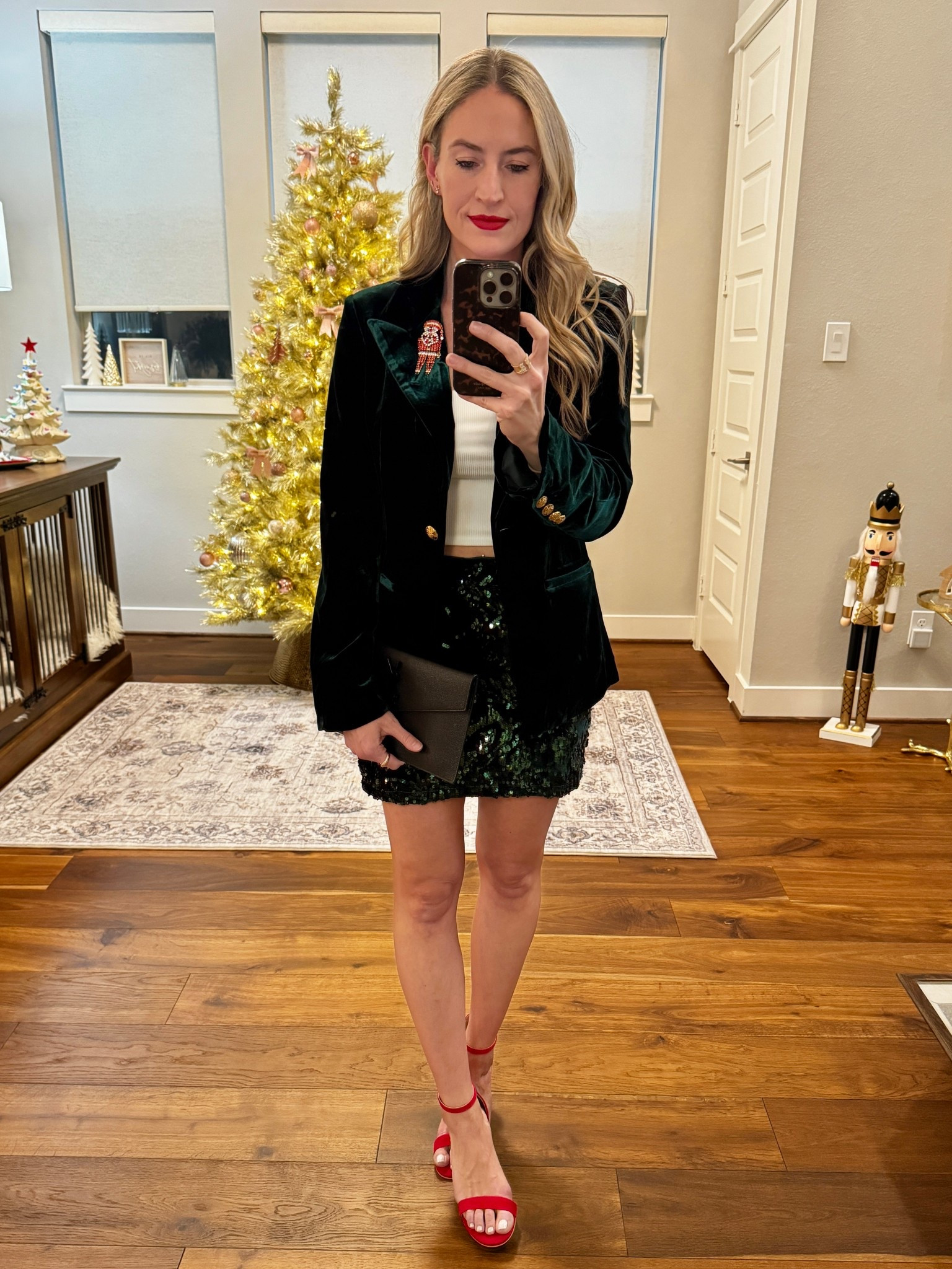 Holiday Outfit 🥂

#everypiecefits

New Year’s Eve 
Sequin 
Velvet 
Mini skirt
Date night 
Christmas 

#LTKSaleAlert #LTKHoliday #LTKOver40