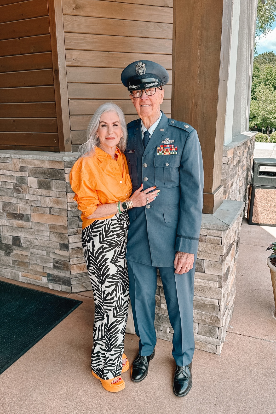 I hope everyone had a wonderful Memorial Day. 

Thank you to the men and women who gave their lives serving in our arm forces. We honor you today! ❤️✨🇺🇸

This is my 87 year old Daddy, lieutenant, colonel James Henderson Brown, Jr. I’m so grateful to have him right down the road from me. 

Every time he wears his uniform I snap a picture with him. I still can’t get over the fact his uniform fits him perfectly. 

Thank you for your service! 