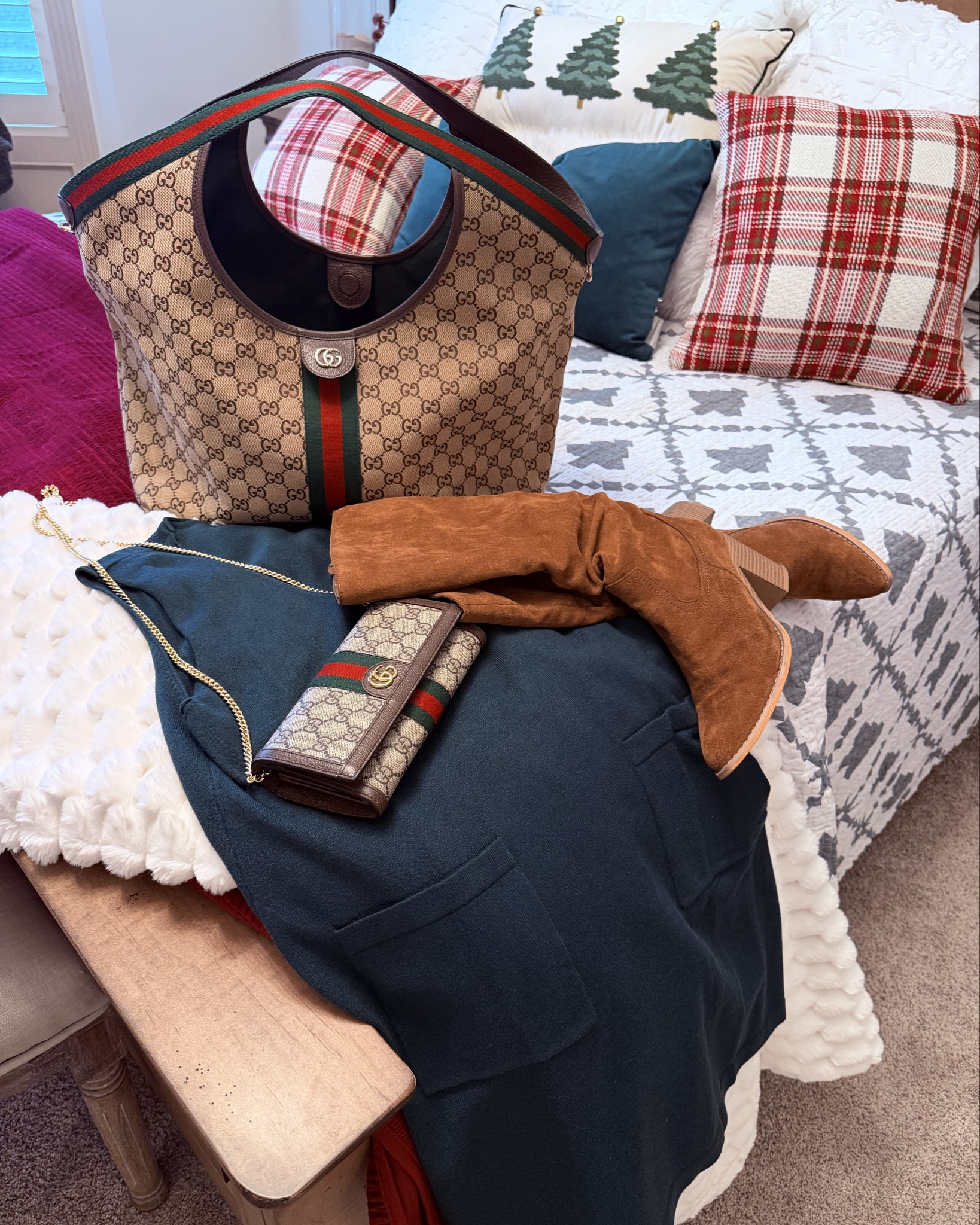 Christmas Eve look 🎄

With my gift to myself @Gucci 