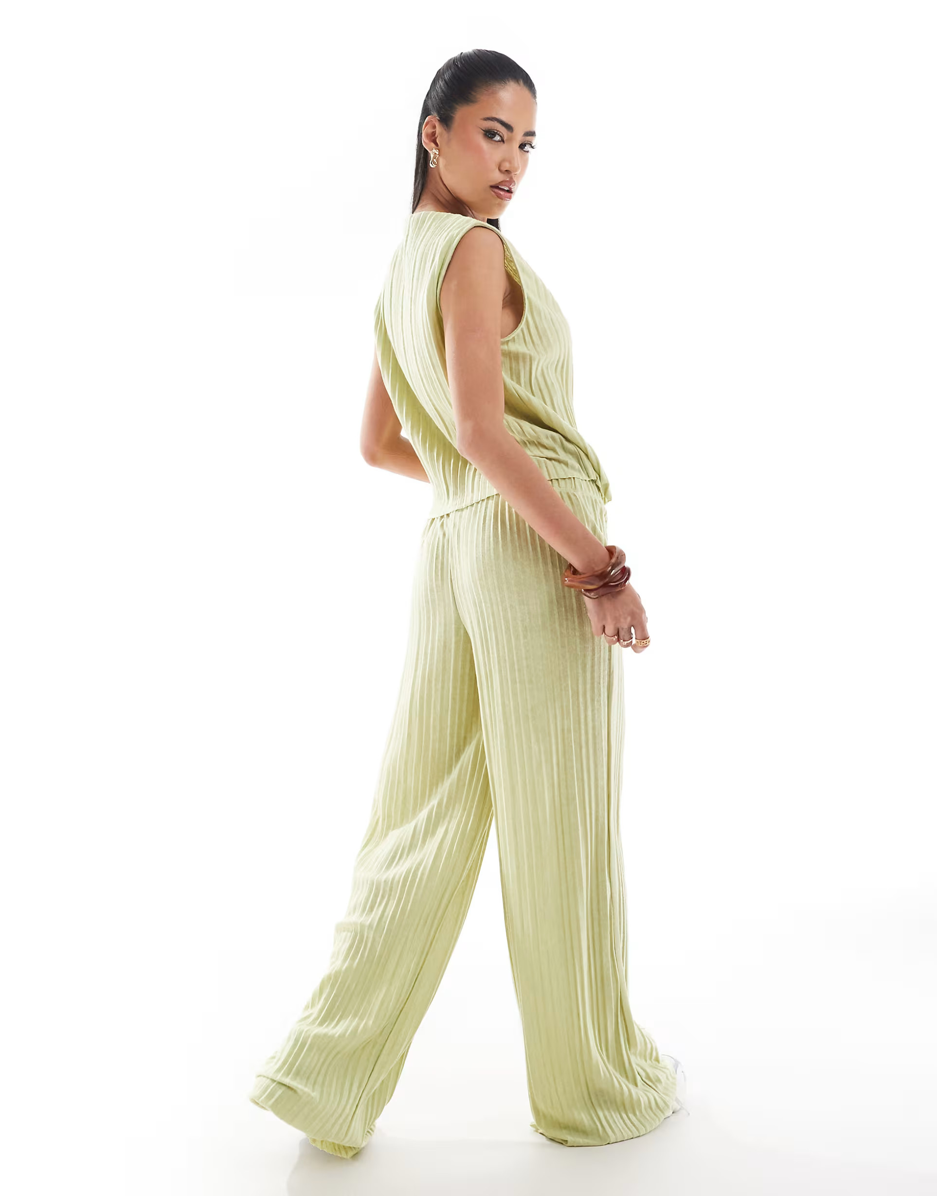 ASOS DESIGN - Plissé broek met halfhoge taille en wijde pijpen in saliegroen, deel van co-ord se... | ASOS (Global)