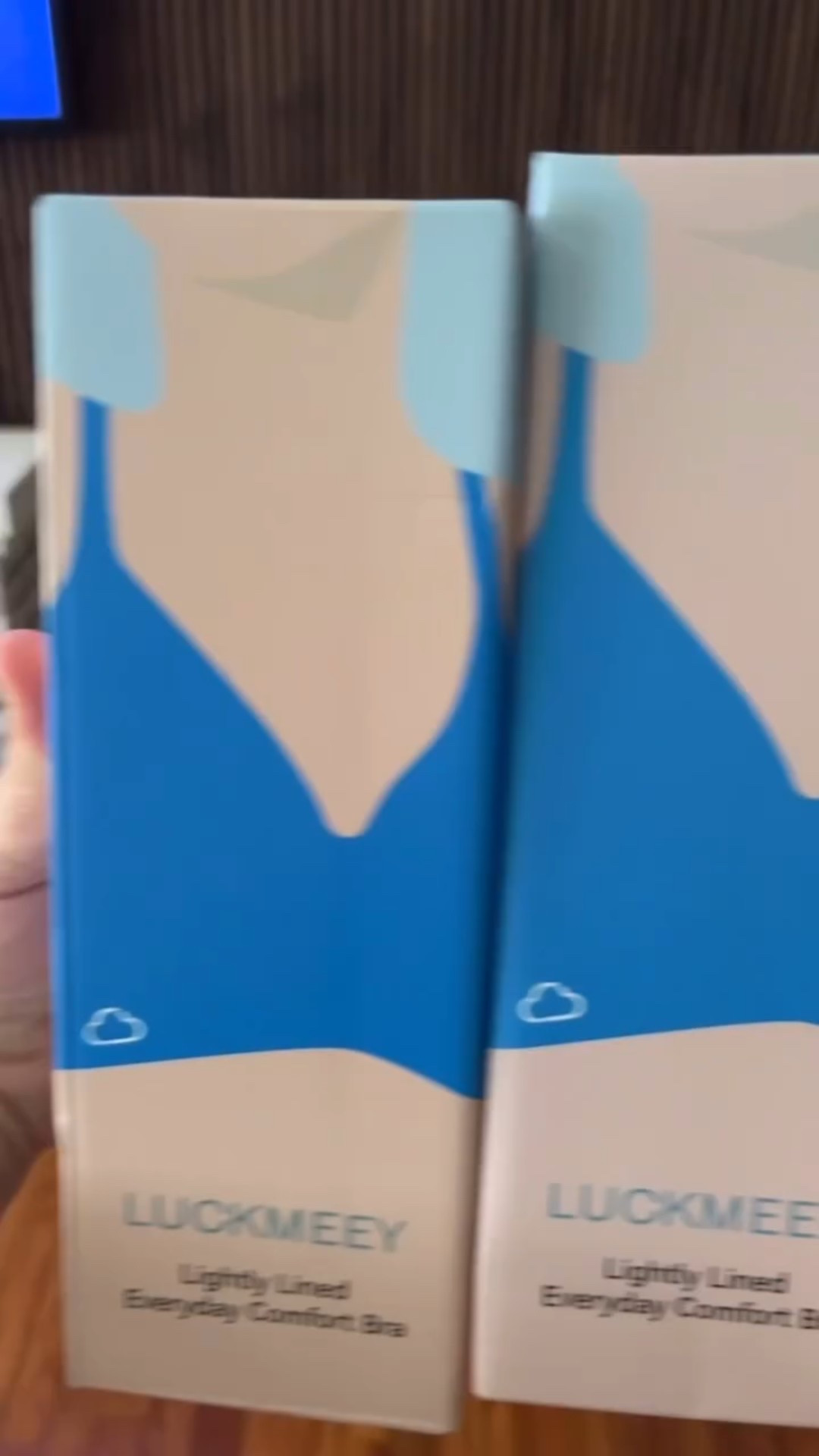 Sujetador sin varillas con rayas de gelatina “W”: sujetadores de cobertura completa para mujer sin aros diseñados con “tiras de gelatina” en forma de “W” para apoyar y levantar el busto 360°. Nuestros brasieres diarios con soporte se combinan con acolchado semifijo para adaptarse a una variedad de formas de busto sin problemas. Las almohadillas para el pecho crean una forma naturalmente redondeada y completa para las mujeres más jóvenes y proporcionan la máxima comodidad y apoyo para las mujeres mayores. Instrucciones de cuidado: lavar a mano o a máquina en una bolsa de lavandería.

#brás #brasiel #confort #usa #woman #viral bras #beauty #confortable #calidad #brasier
#thebestbra#viralvideos