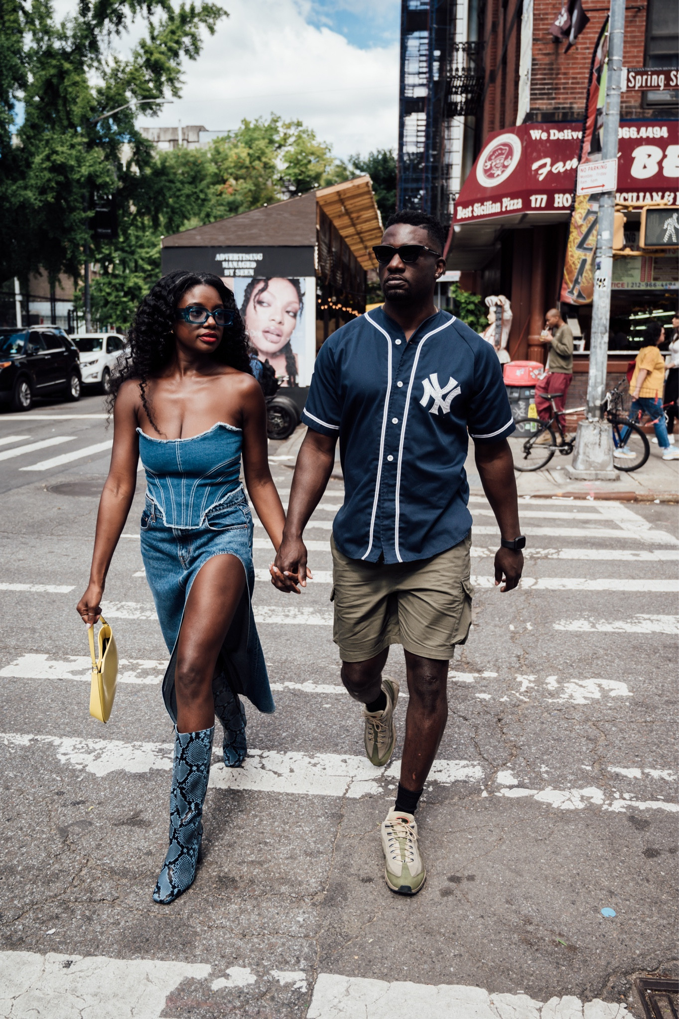 Men’s NYC streetwear outfit;
Vintage NY Yankees baseball jersey, olive cargo shorts, Nike Air Max 95, Gucci sunglassess

#LTKMens #LTKStyleTip #LTKTravel