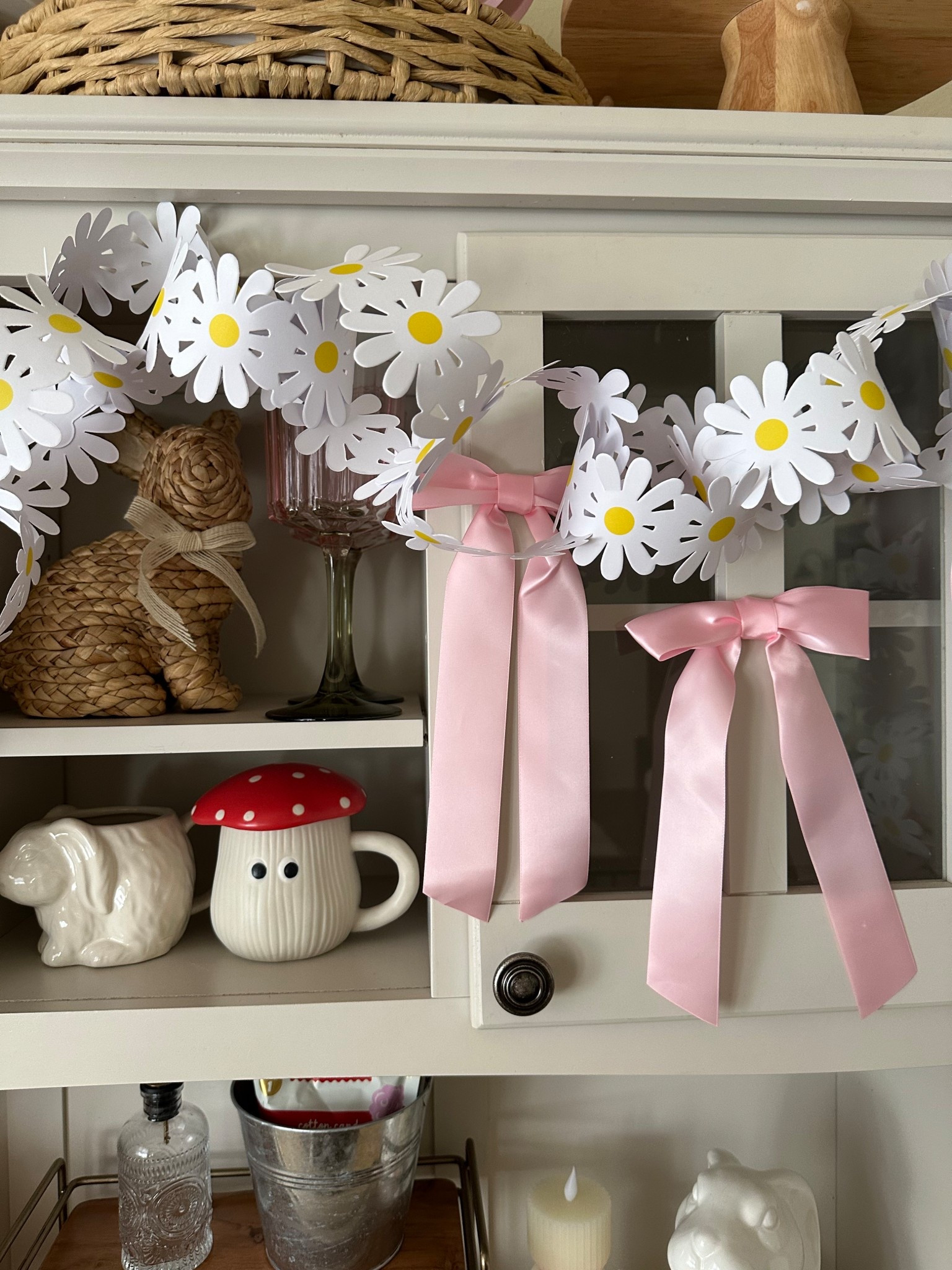 I love a good diy, but paper chains have never really been my thing and yet at the same time they have been. I just don’t want to sit there and create strips of paper so I’m GRATEFUL for these pre-made kits where it’s don’t for you. Just assemble! 

#LTKHome #LTKSeasonal