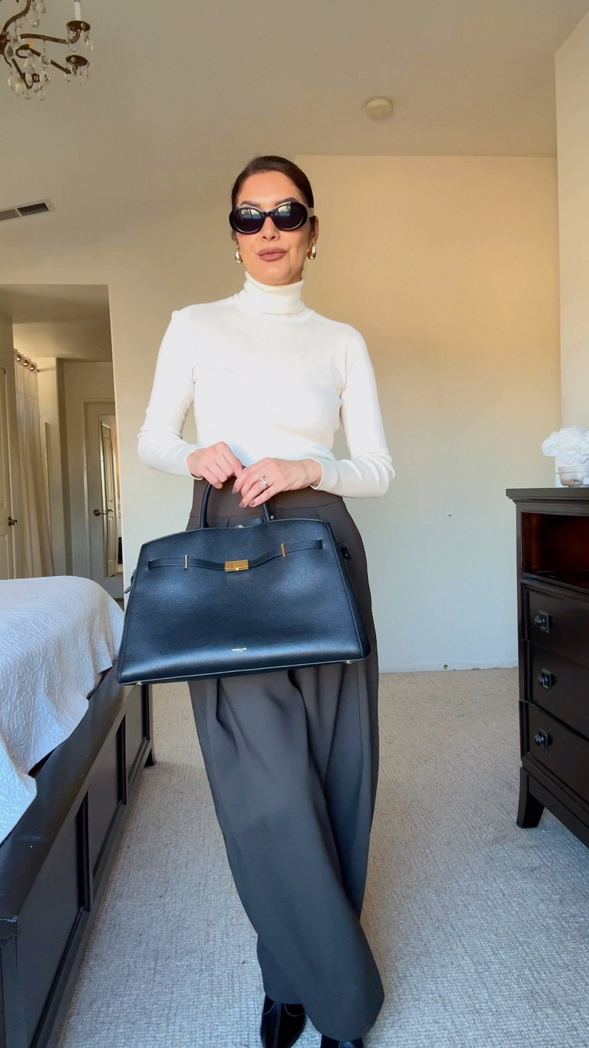 Day 20 of 30 Days of Fall Outfit Ideas 

Wearing this @zara pants that have the barrel design on this dark army green color and a cozy ivory turtleneck..

➡️What I am wearing:
@zara pants size S
@lilysilk turtleneck size S
@demellierlondon bag
Sunglasses
.
➡️Here are my body measurements for your reference:
Bra: 32C (81 cm)
Waist:26” (66 cm)
Hips: 38” (96.5 cm)
Height: 5’7” (170 cm)
,