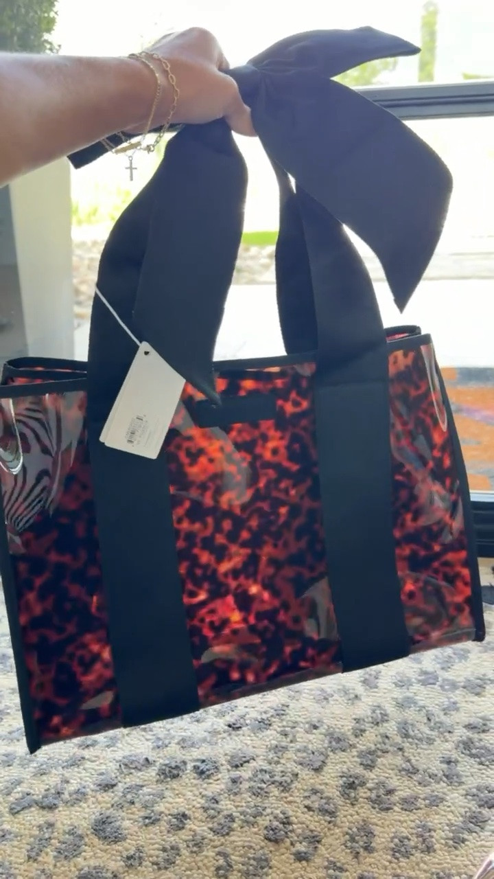 The cutest pool bag from case mate 😍

#LTKOver40 #LTKSwim