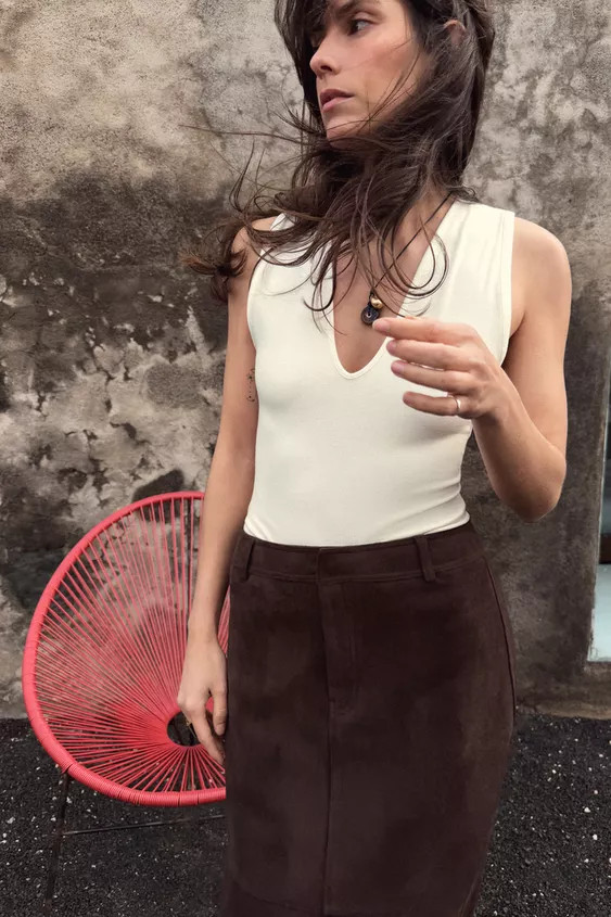 FITTED V-NECK BODYSUIT | Zara US