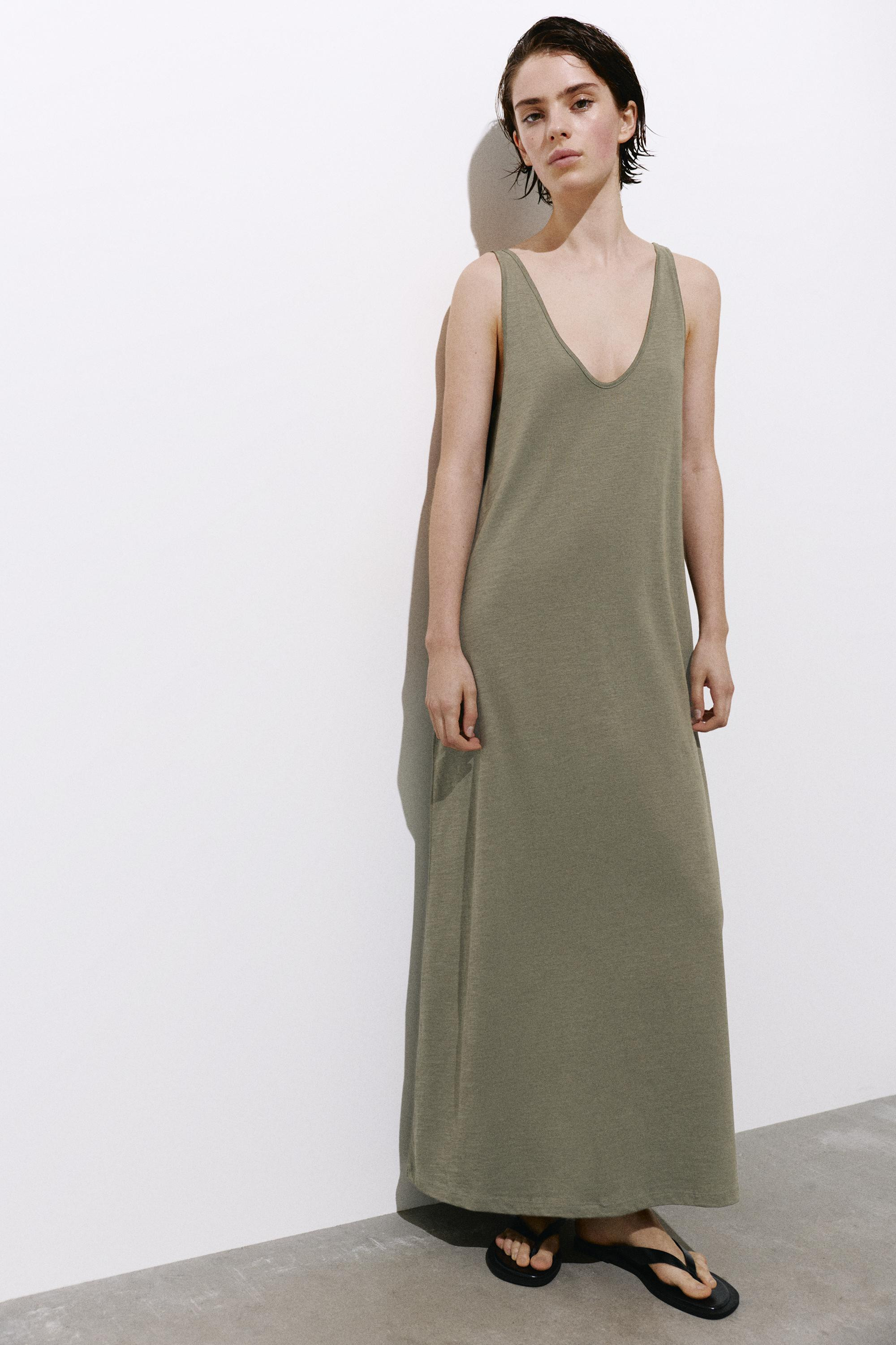 Strappy midi dress | Pull&Bear United Kingdom | PULL and BEAR UK