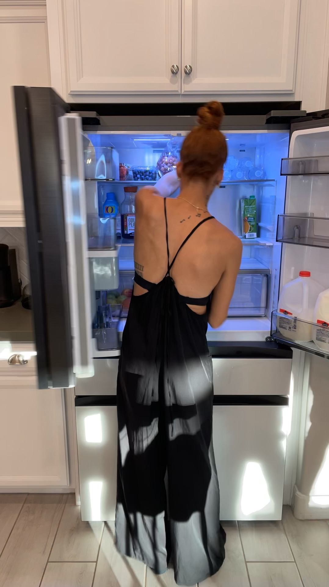 Organize our new Bespoke #Samsung refrigerator w/ me.
It’s soooo gooood you guys 😭😭

And comes in so many fun color ways!

Might just have to give ya a lil fridge tour soooon 😉

🍉🍓🥑🍎🍊🍍🍋

#kitchen
#home
#minimalist
#storage
#customizable 

#LTKFamily #LTKVideo #LTKHome