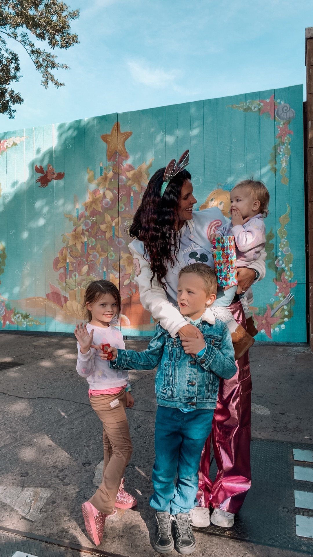 This Ariel Christmas tree mural is THE moment 🐠🫧⭐🎄🦀 #magickingdom #disneycreator #ariel #disneyvibes #disneyholiday