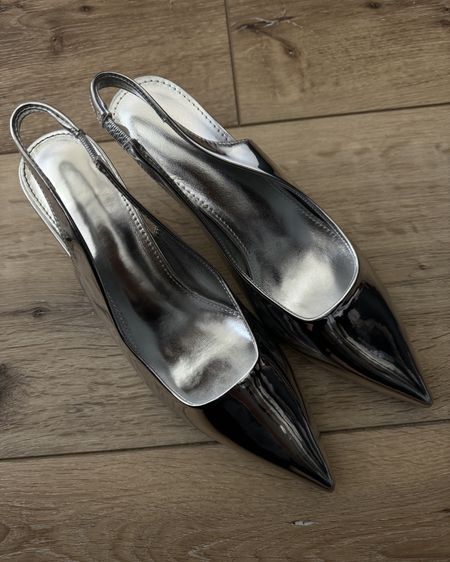 Silver heels

I love a pointy moderate heel! 

xo, Sandroxxie by Sandra www.sandroxxie.com | #sandroxxie 

#LTKShoeCrush #LTKFindsUnder100 #LTKU