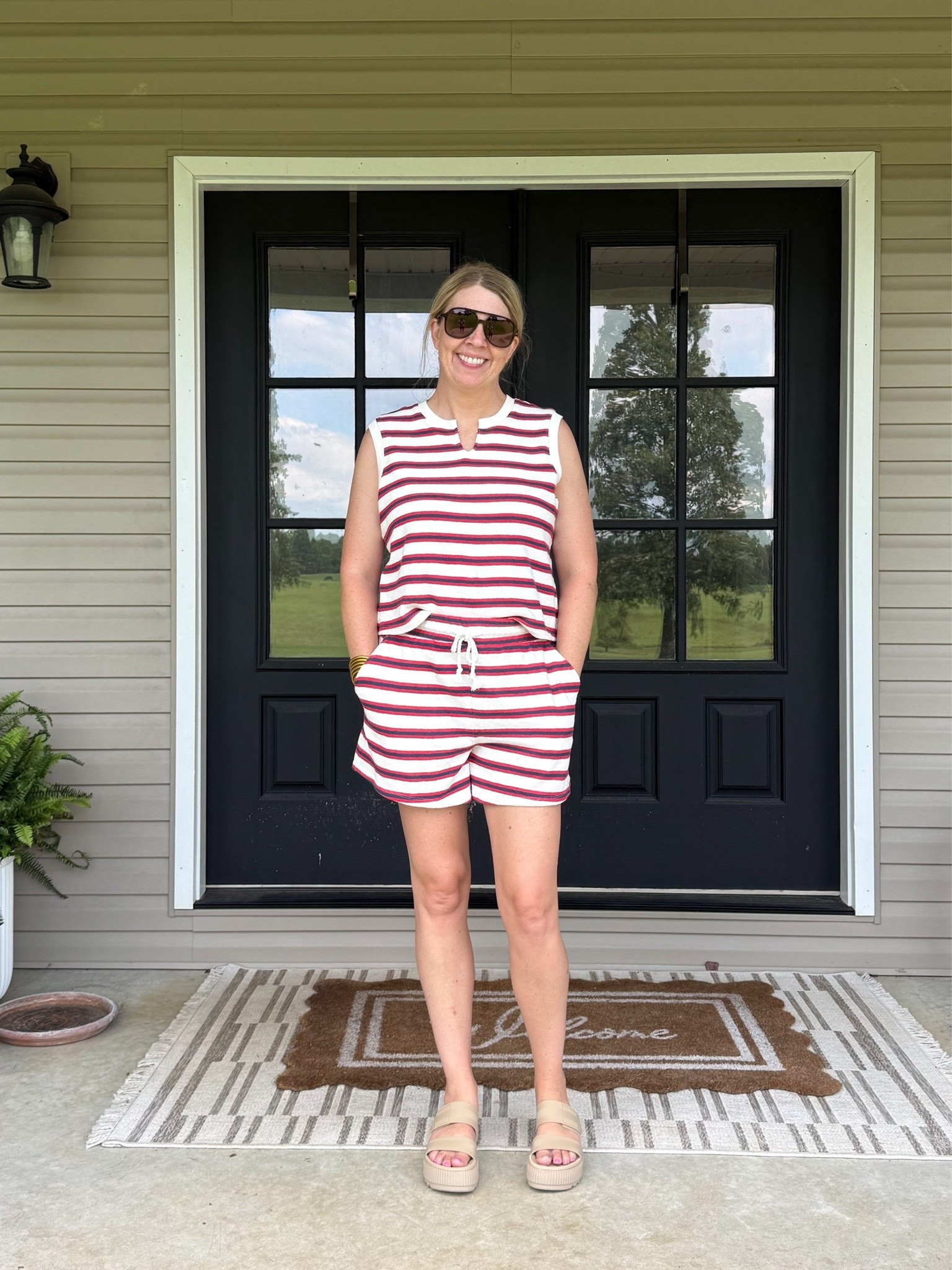 Happy Saturday!! Off to an early Father’s Day supper! Loving this set from Target…perfect for the 4th of July! 🇺🇸